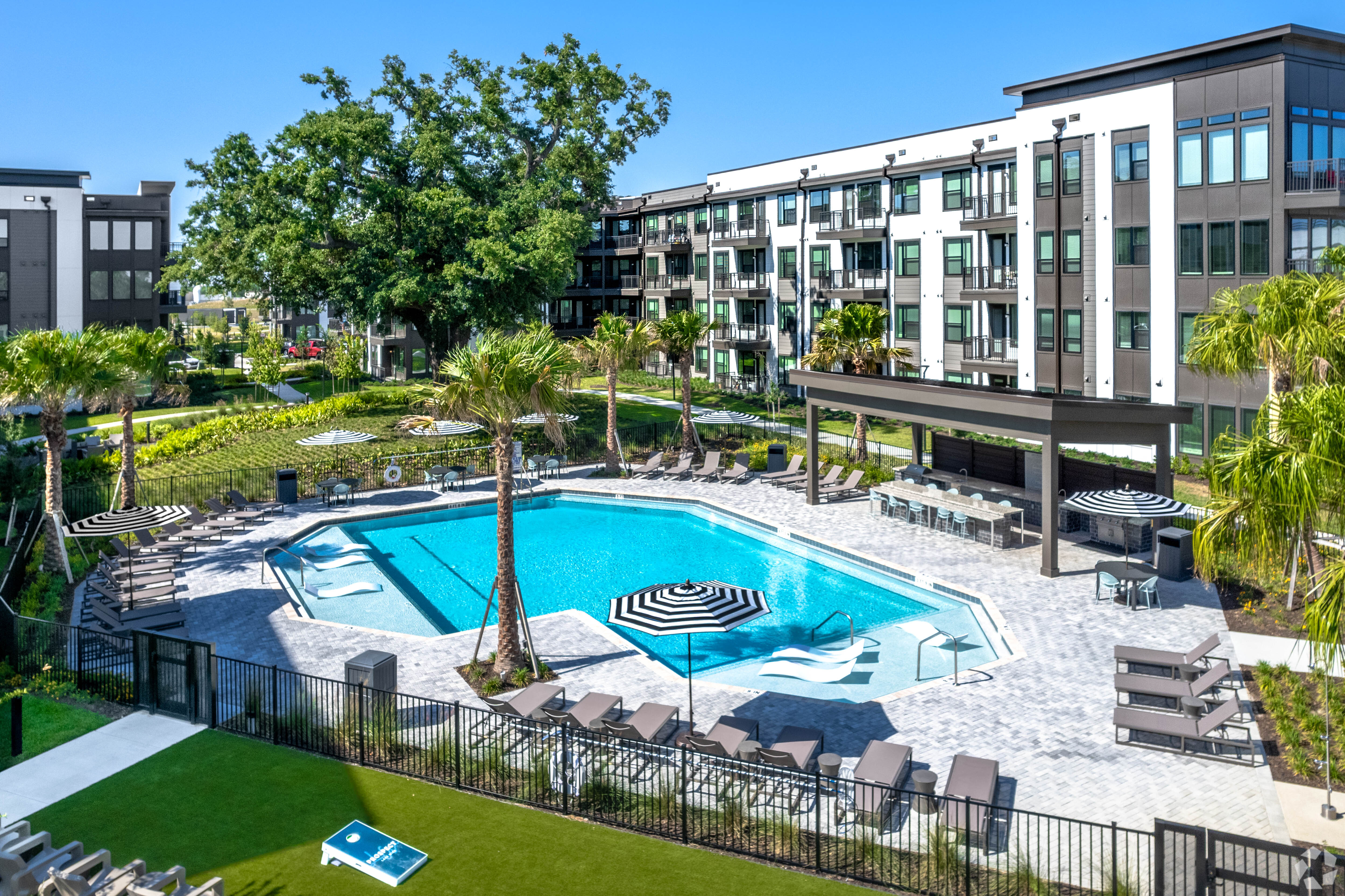 This apartment property, Prospect Lake Wire in Lakeland, Florida, is one of the projects Hunt Cos. and Carter have worked on together. (CoStar)