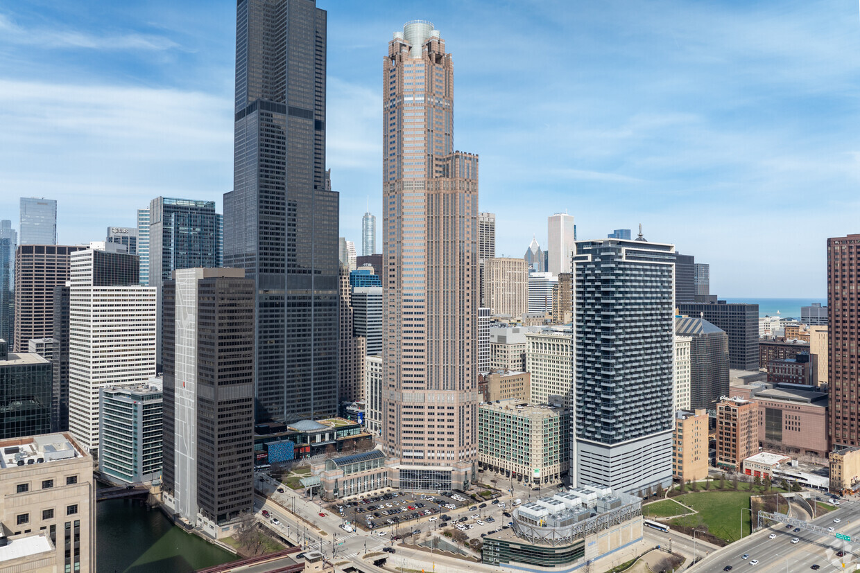 The 65-story office tower at 311 S. Wacker Drive is next to the city's tallest skyscraper, the 110-story Willis Tower. (Robert Gigliotti/CoStar)