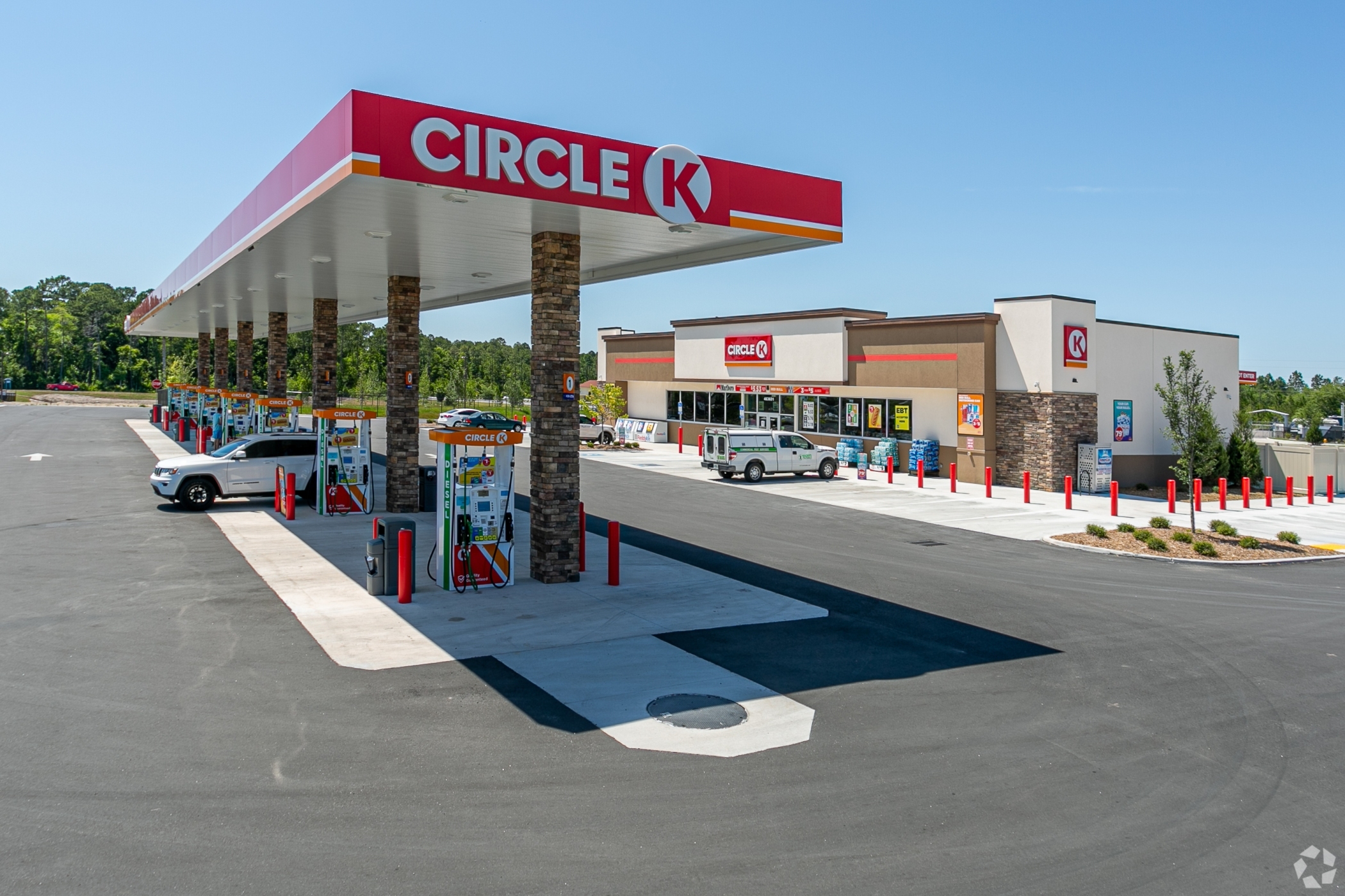 Circle K, a convenience store and gas station chain owned by Alimentation Couche-Tard of Quebec, has added stores such as this outlet in Yulee, Florida, in recent times. (CoStar)
