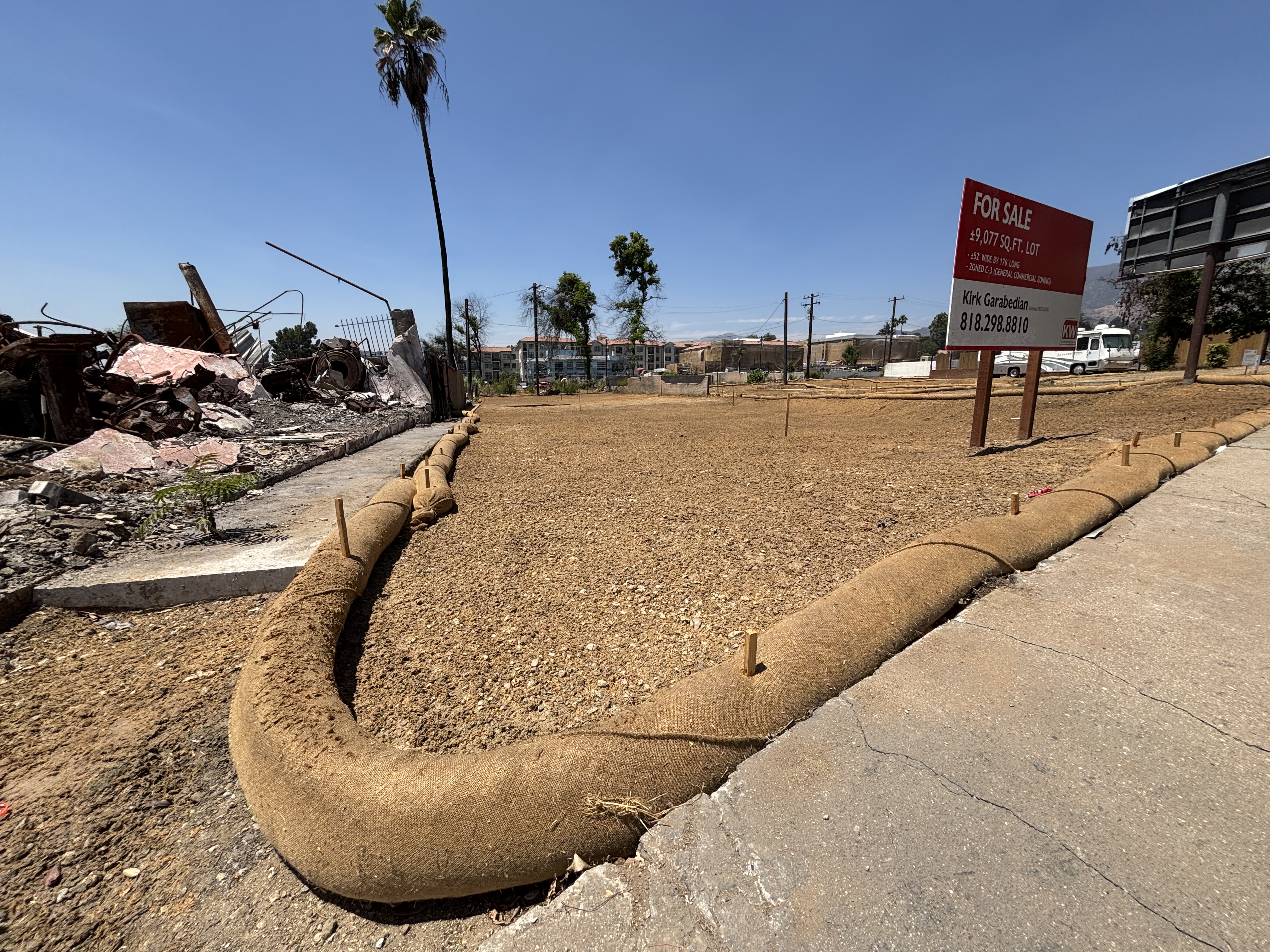 Market response to the Altadena site has been cautious despite zoning flexibility and proximity to Pasadena and La Cañada Flintridge. (Brannon Boswell/CoStar)