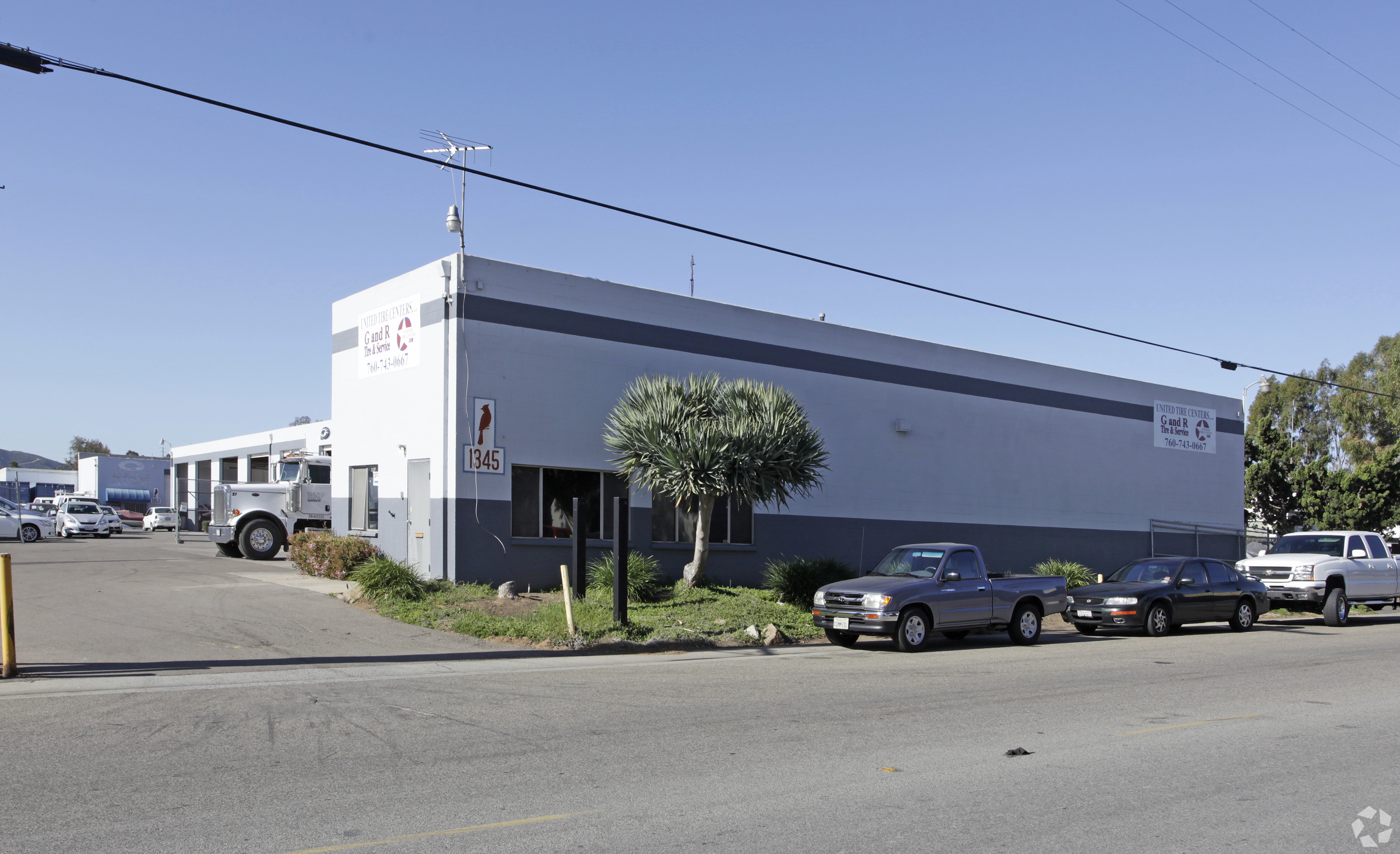 The portfolio consists of four adjoining auto repair properties near I-15 and Route 78 in northwestern Escondido. (CoStar)