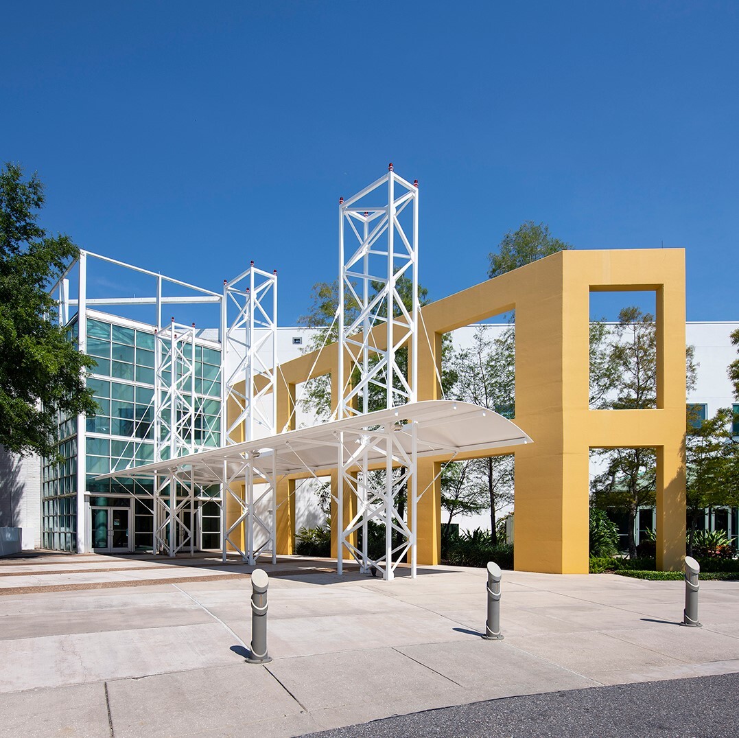 A private developer sold a nearly 950,000-square-foot office for $45 million. (CoStar)