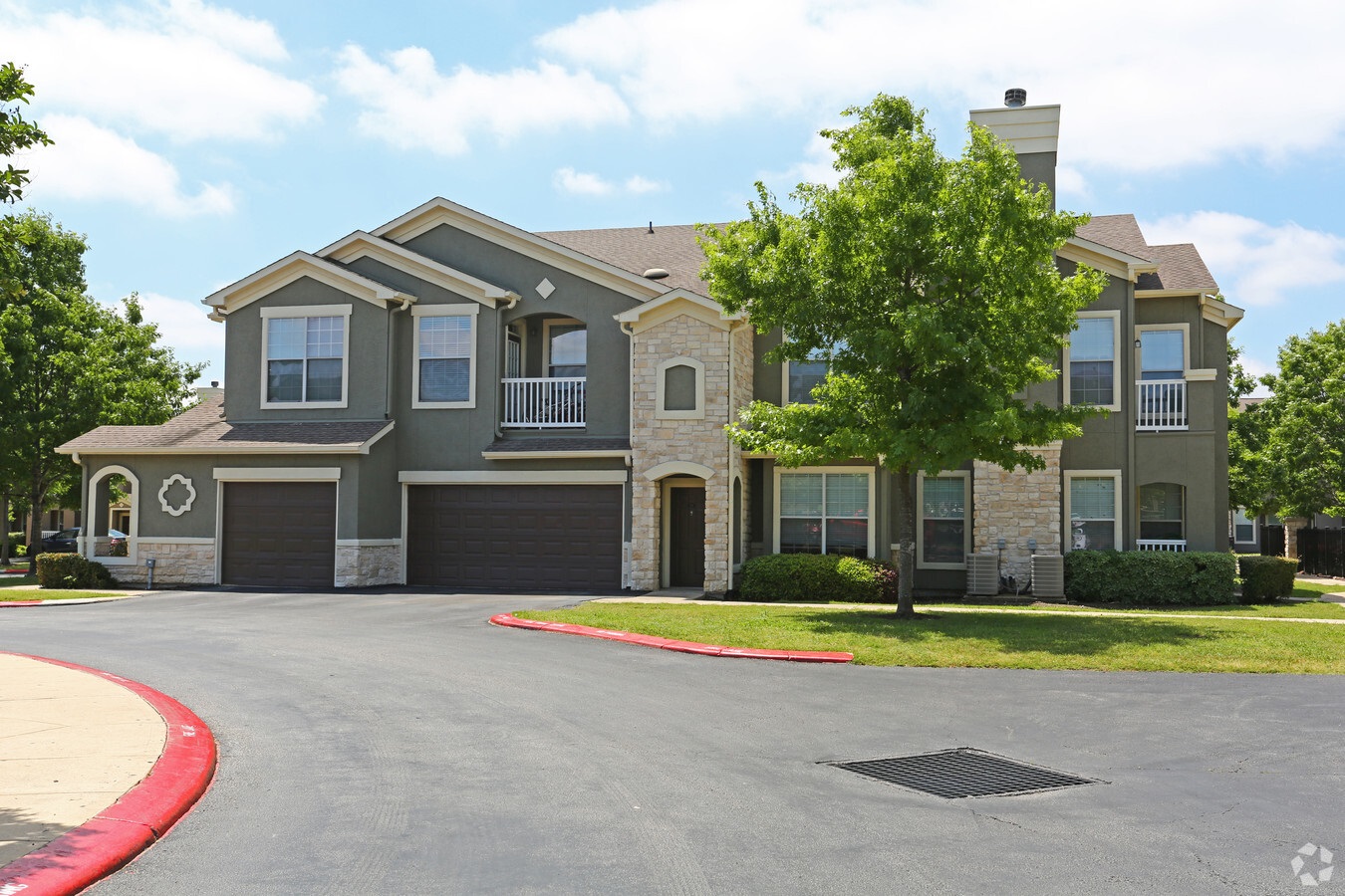 White Oak Sells 351Unit Apartment Complex in Northeast Austin