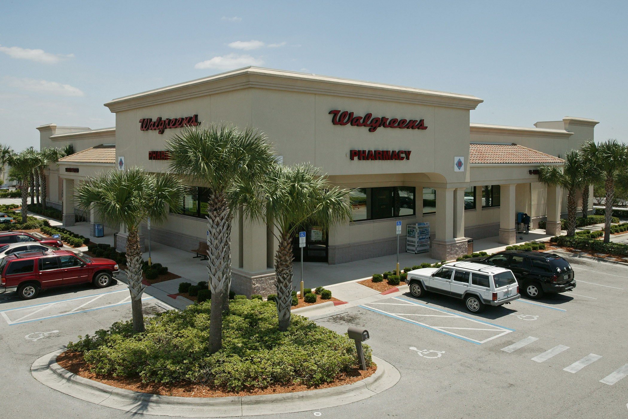The Walgreens at 1669 E. Silver Star Road in Ocoee, Florida, sold in the first quarter to Orion Real Estate Group as part of a $122 million portfolio of net-leased Walgreens locations. (CoStar)
