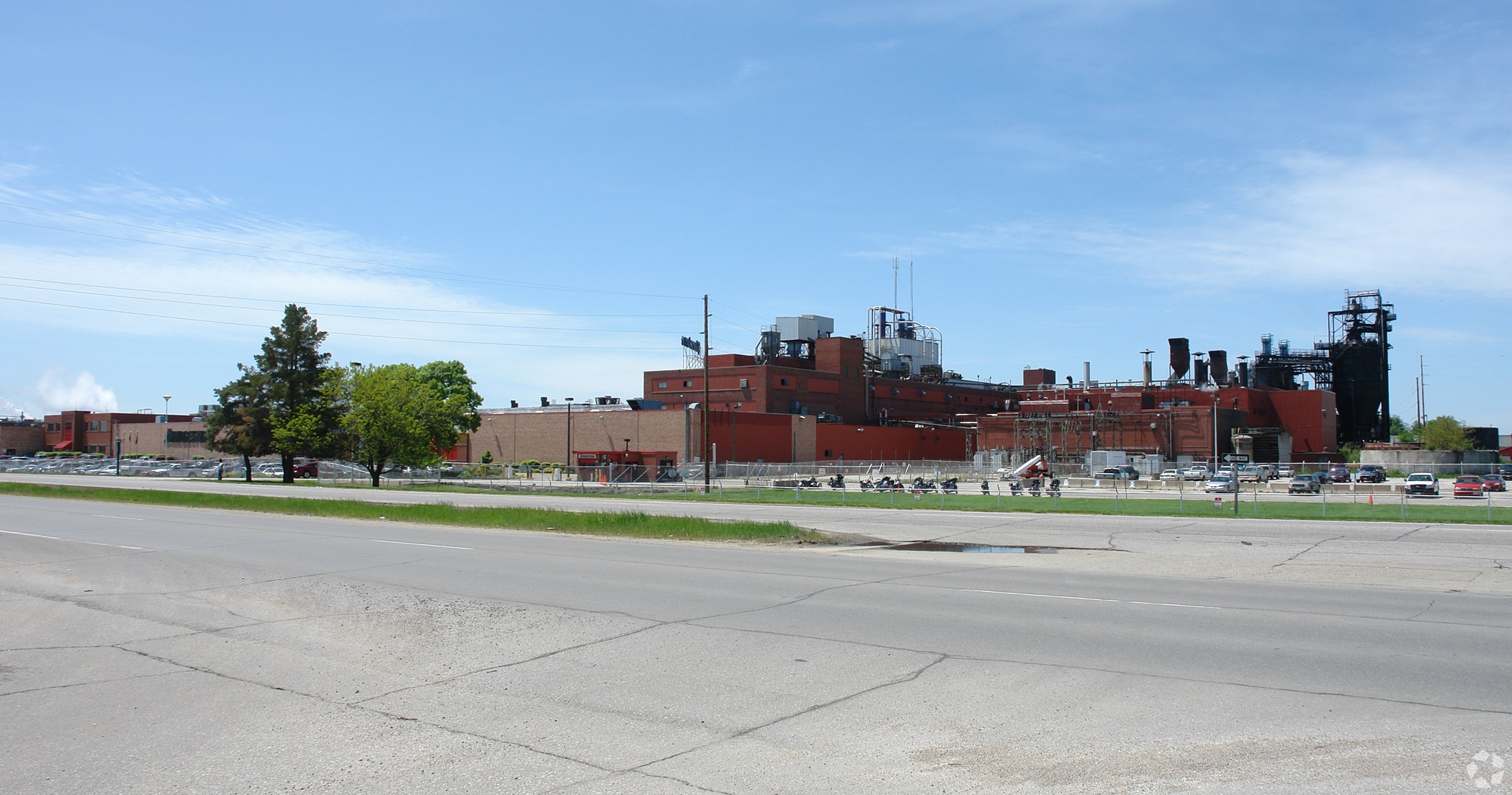 Bridgestone is shrinking operations at this tire factory in Des Moines, Iowa, joining Yokohama and Sumitomo among tire manufacturers closing U.S. plants. (CoStar)