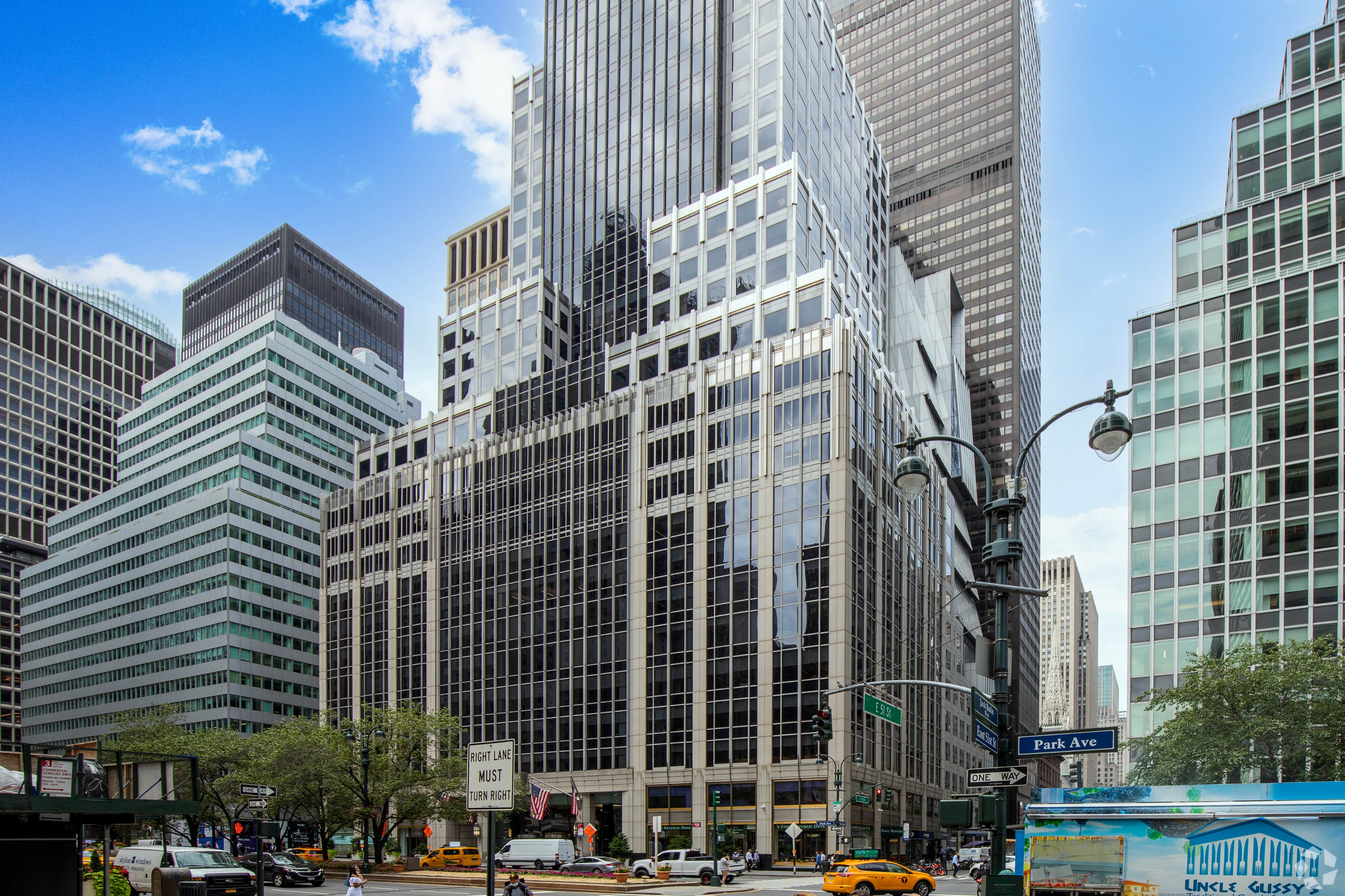 Munich Re has retained a 100% ownership interest in 320 Park Ave. in Manhattan. (CoStar)