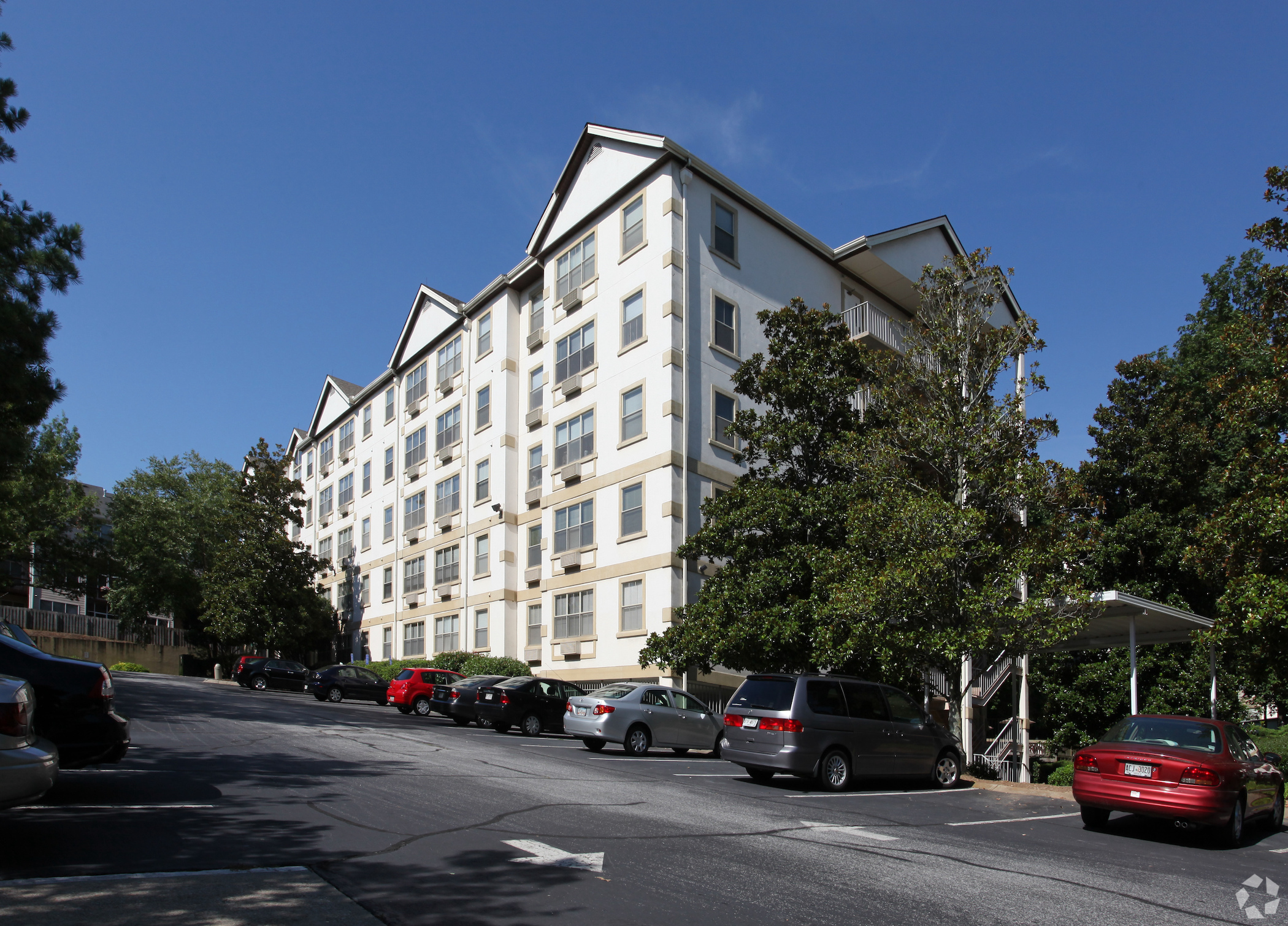 Atlanta-area firm has bought the Clairmont Crest Apartments in Decatur, Georgia. (CoStar)