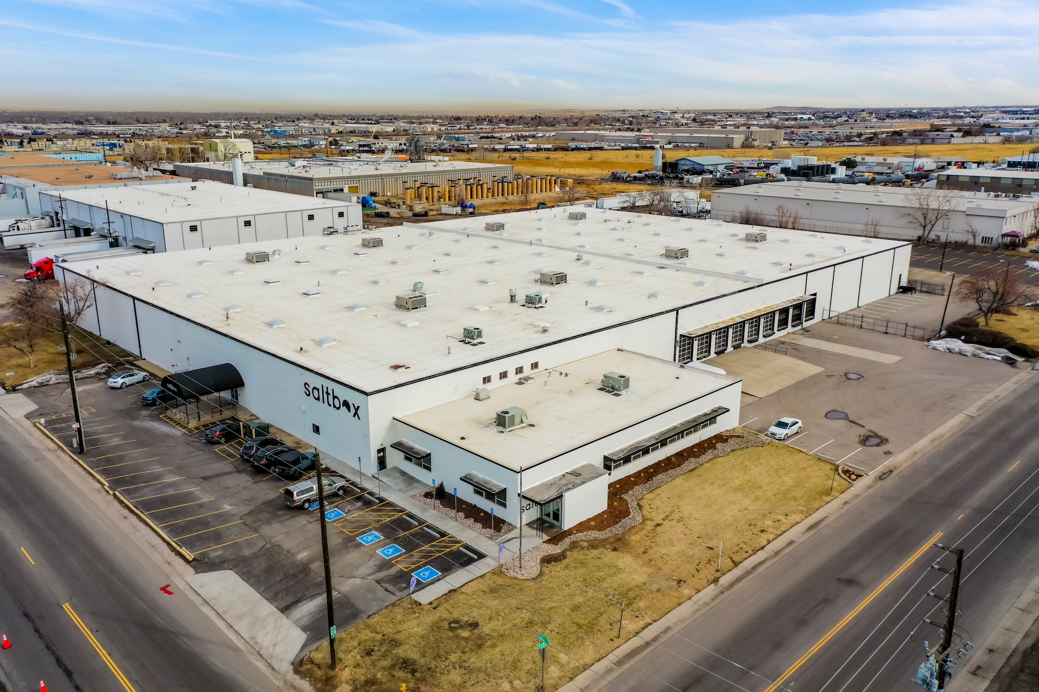 Saltbox Denver is a co-warehousing concept that caters to e-commerce tenants looking for their own industrial spaces. (JLL)