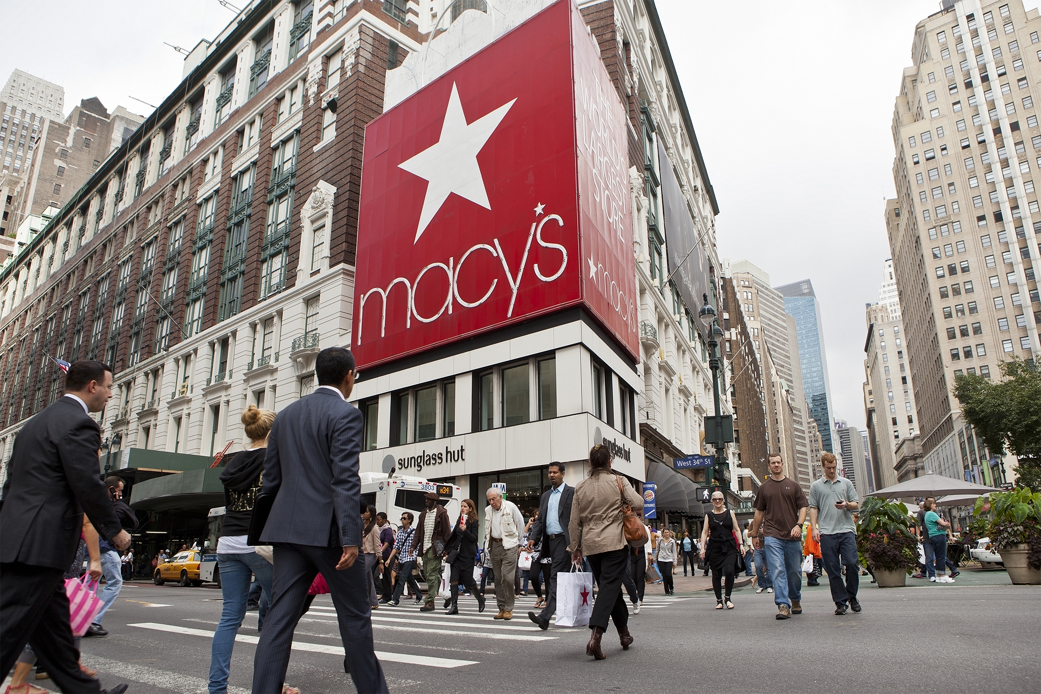 Macy's, Biggest US Mall Tenant, to Cut Another 3,900 From Corporate Staff