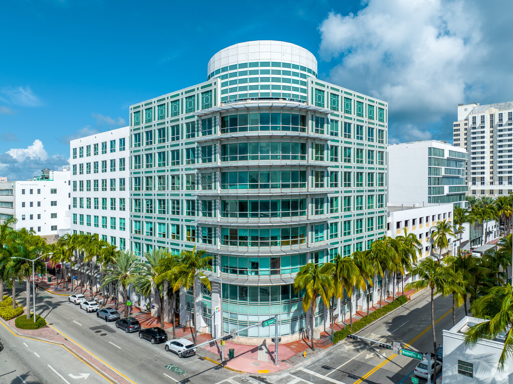 Lincoln Place in Miami Beach is related to a lawsuit between Nightingale Properties and the building's one-time buyer. (CoStar)