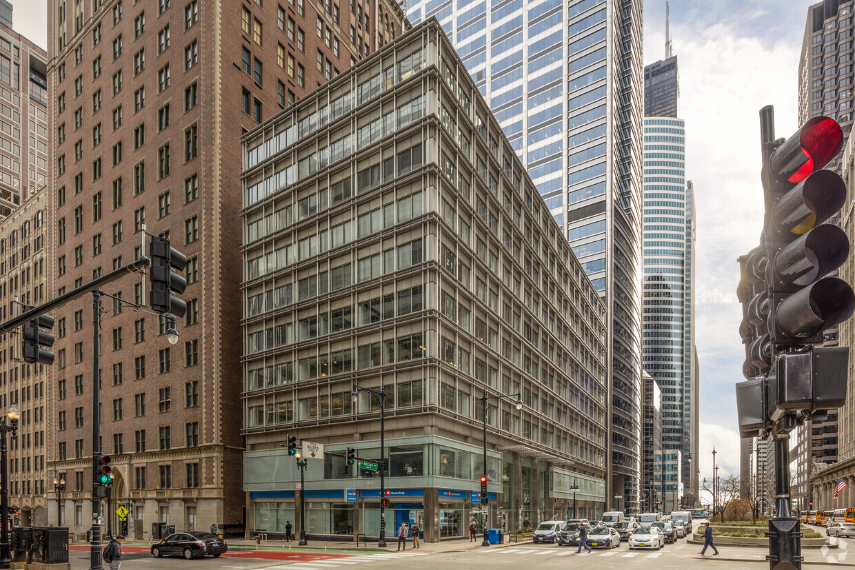 Allstate has sold the Chicago office building at 29 N. Wacker Drive for just over $11 million. (Robert Gigliotti/CoStar)