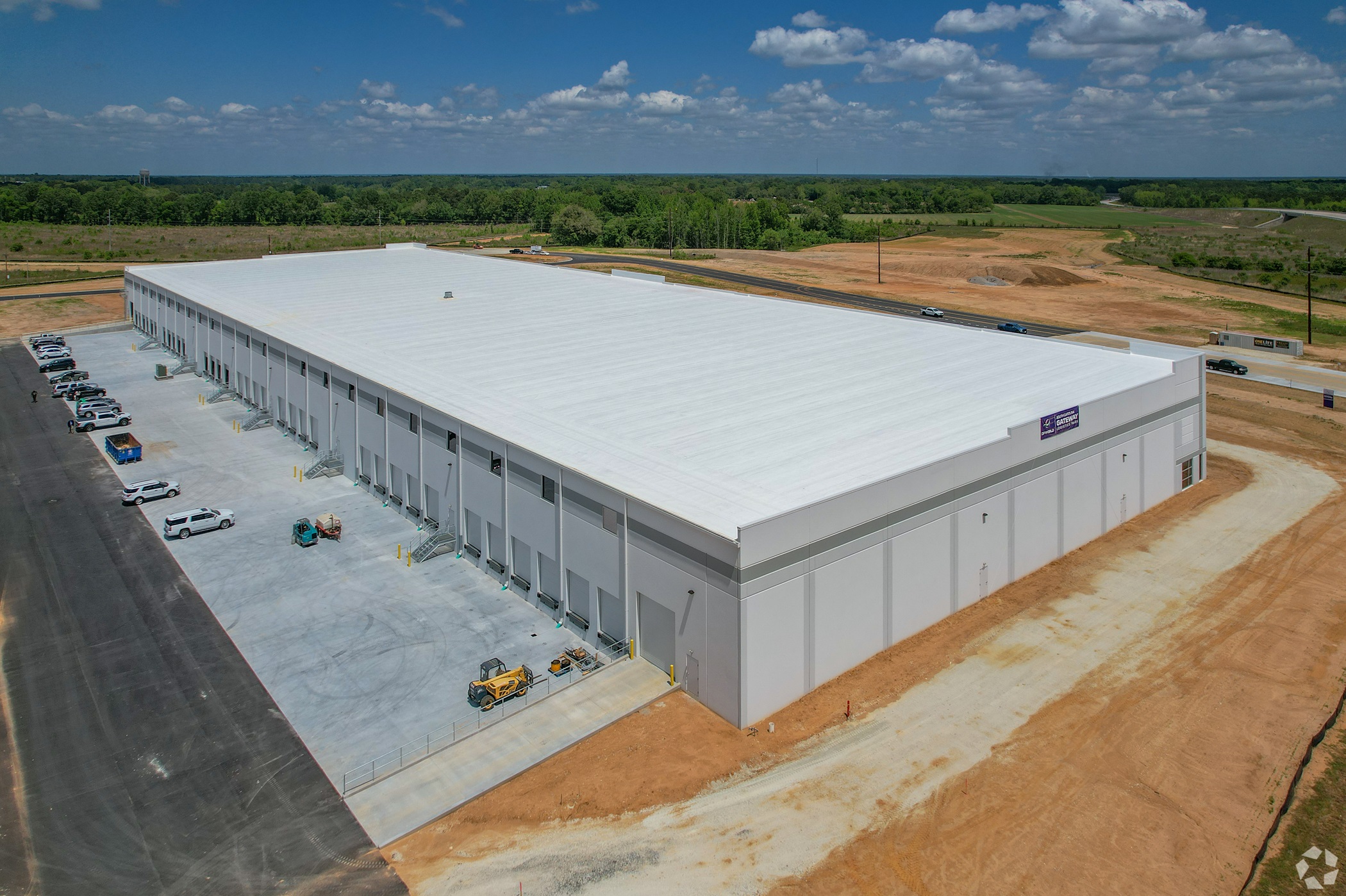This building is one of the facilities located at the South Carolina Gateway Industrial Park in Santee, South Carolina. (CoStar)