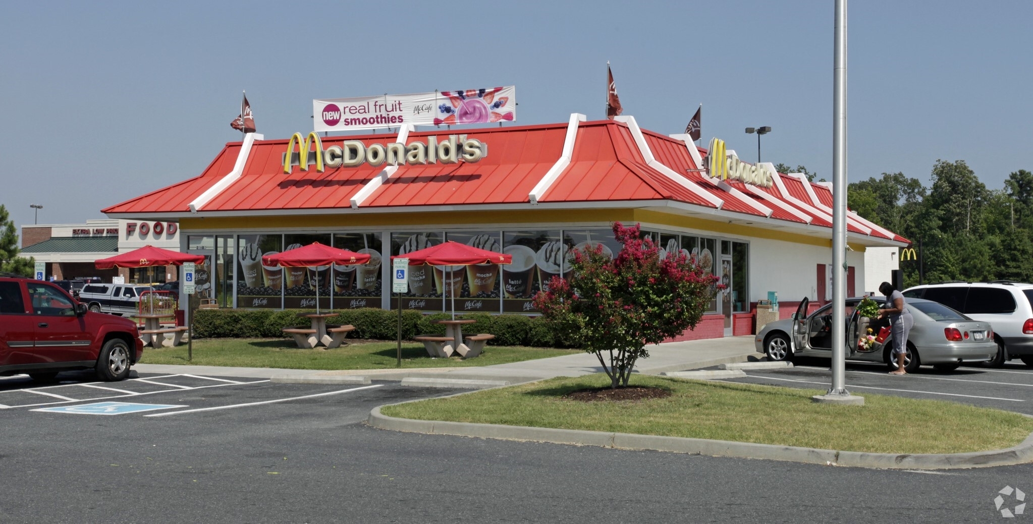 McDonald's executives said the U.S. quick-service restaurant industry experienced a significant spending pullback among middle-income consumers during the first quarter. (CoStar)