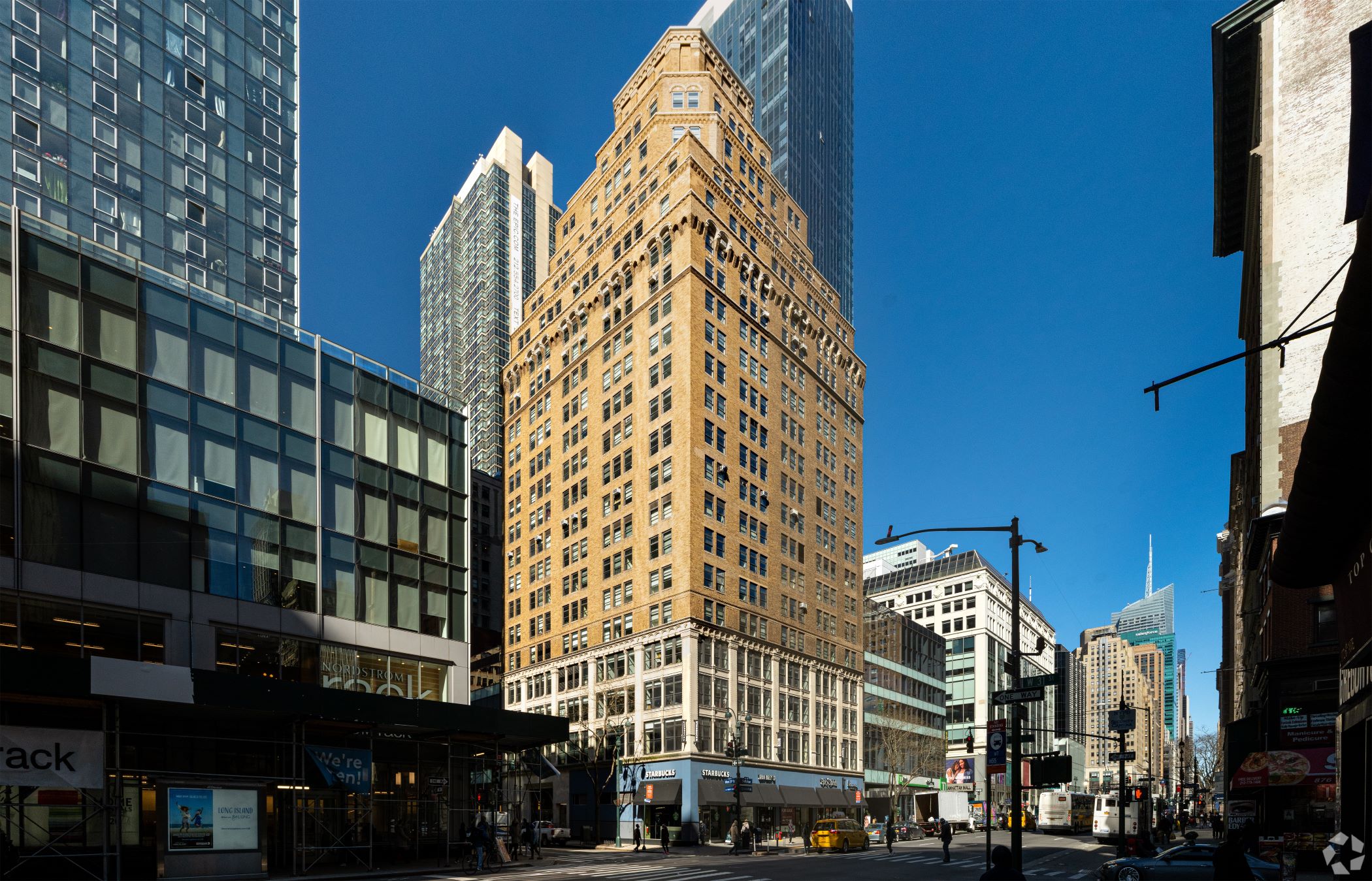 A near-century-old building located at 875 Avenue of the Americas has traded hands for the first time in almost 50 years. (CoStar)  
