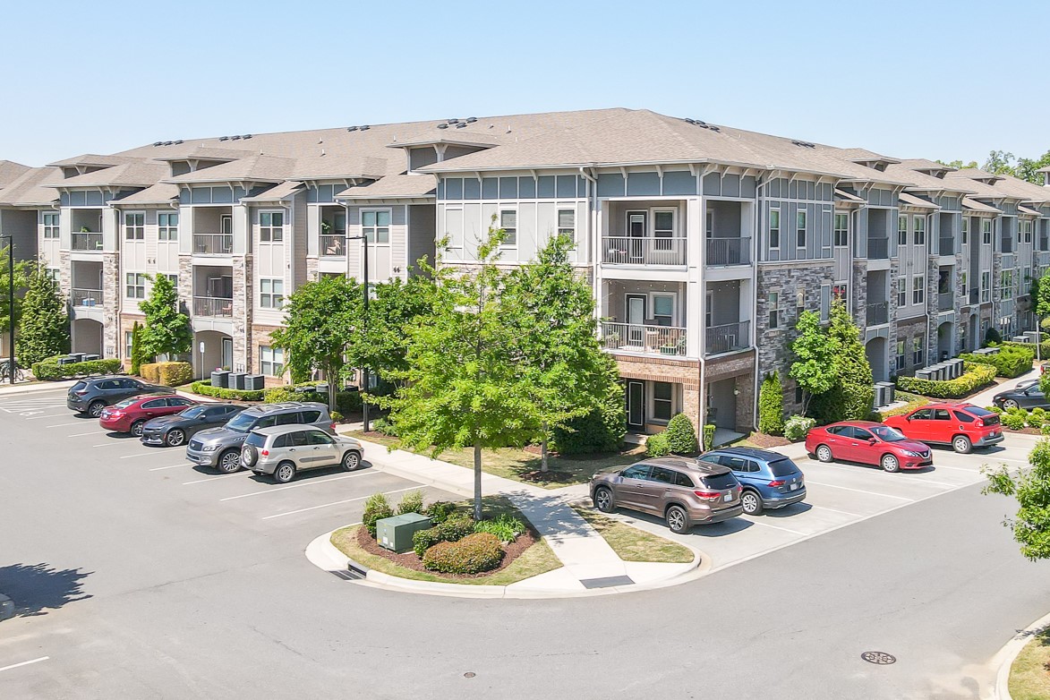 AvalonBay Communities bought a 203-unit apartment property in Mooresville, North Carolina, in October. (CoStar)