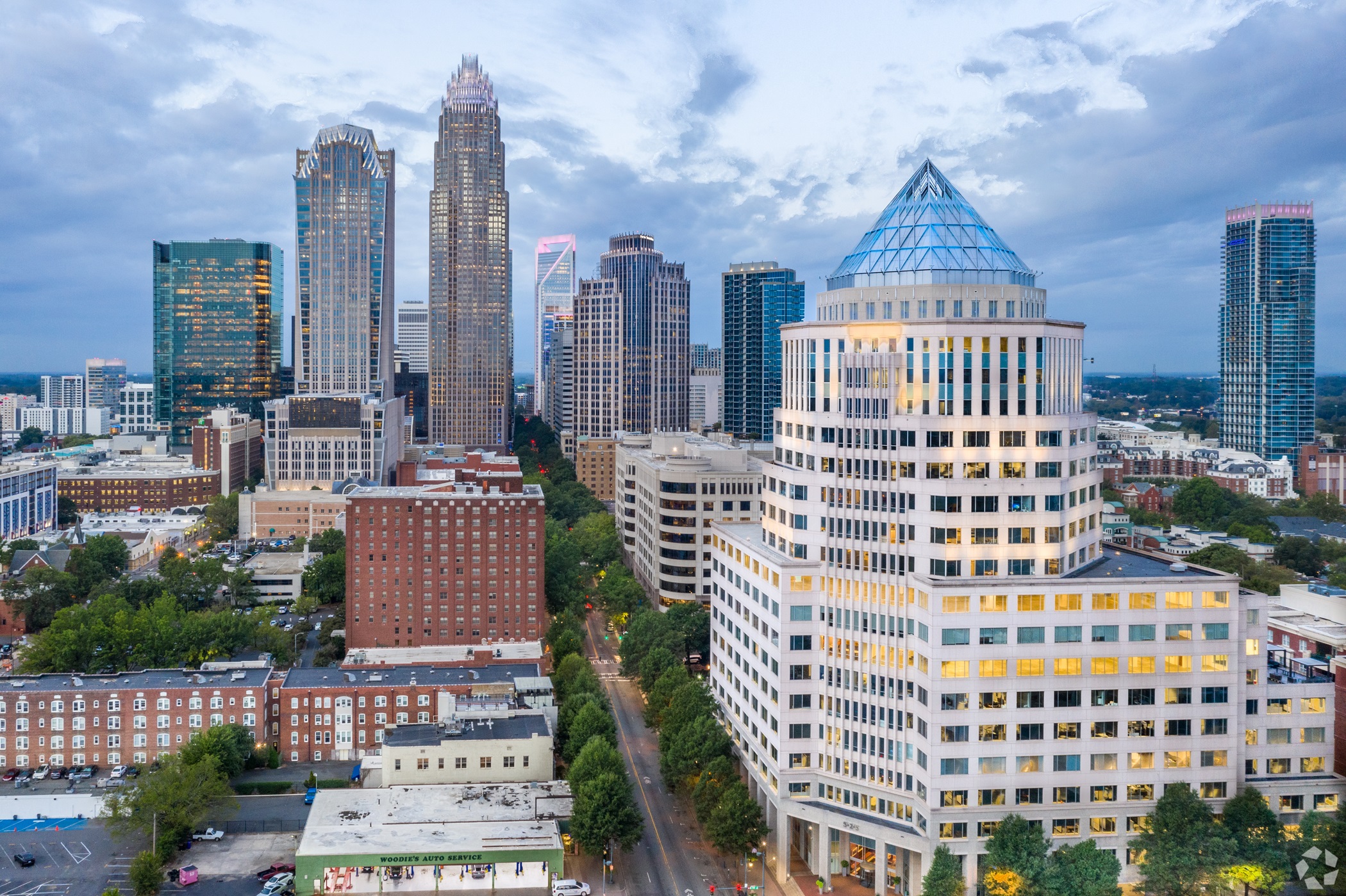 The 525 N. Tryon St. office tower, with a pyramid-shaped structure at its pinnacle, opened in 1998. (CoStar)