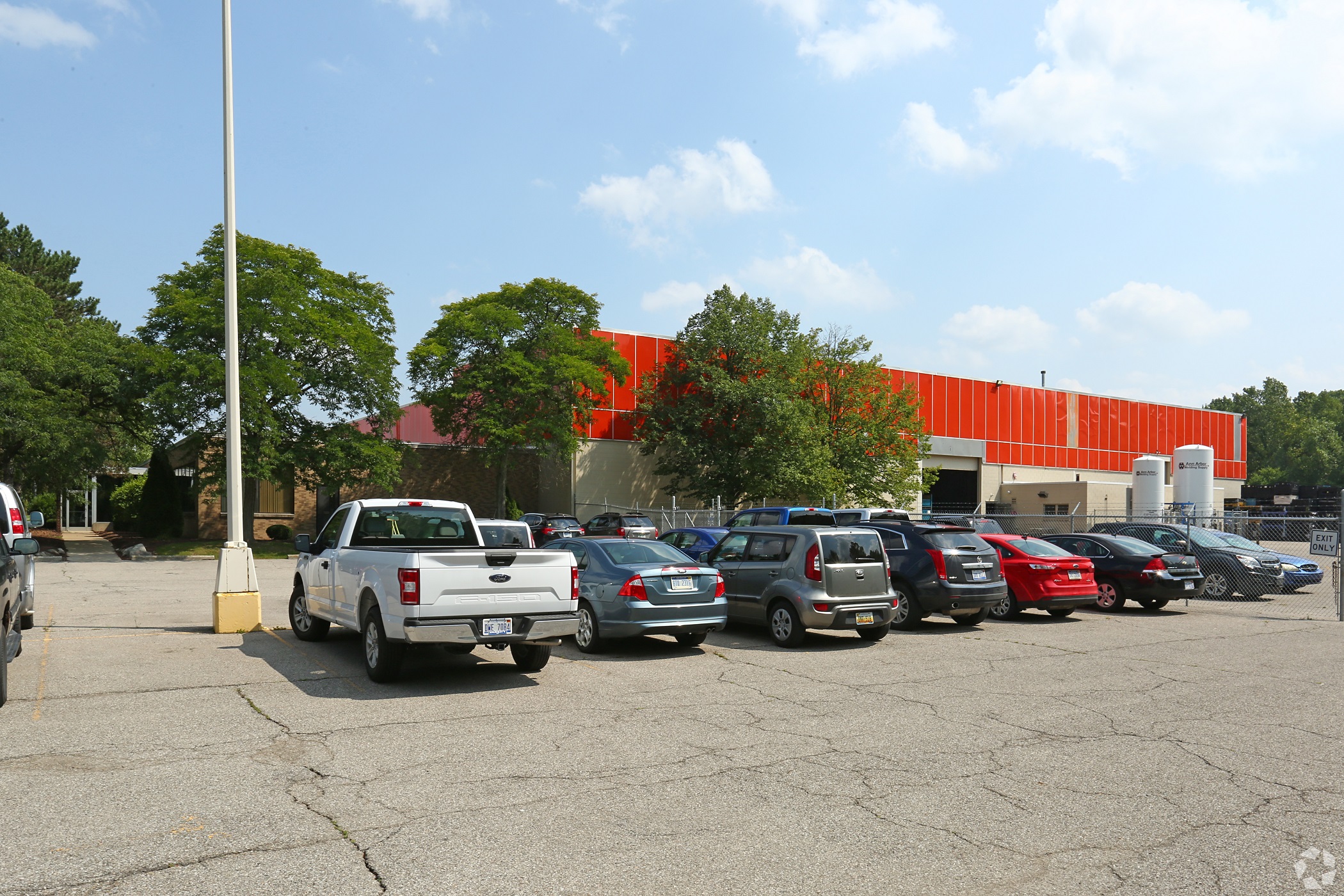 Cox Automotive Secures Michigan Warehouse for Launch of New EV Battery