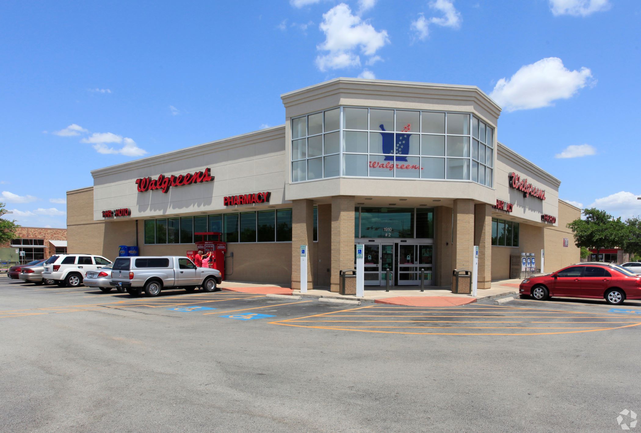 The Walgreens at 1910 W. Braker Lane in Austin, Texas, is one of 14 properties included in the bankruptcy auction approved by a federal court. (CoStar)