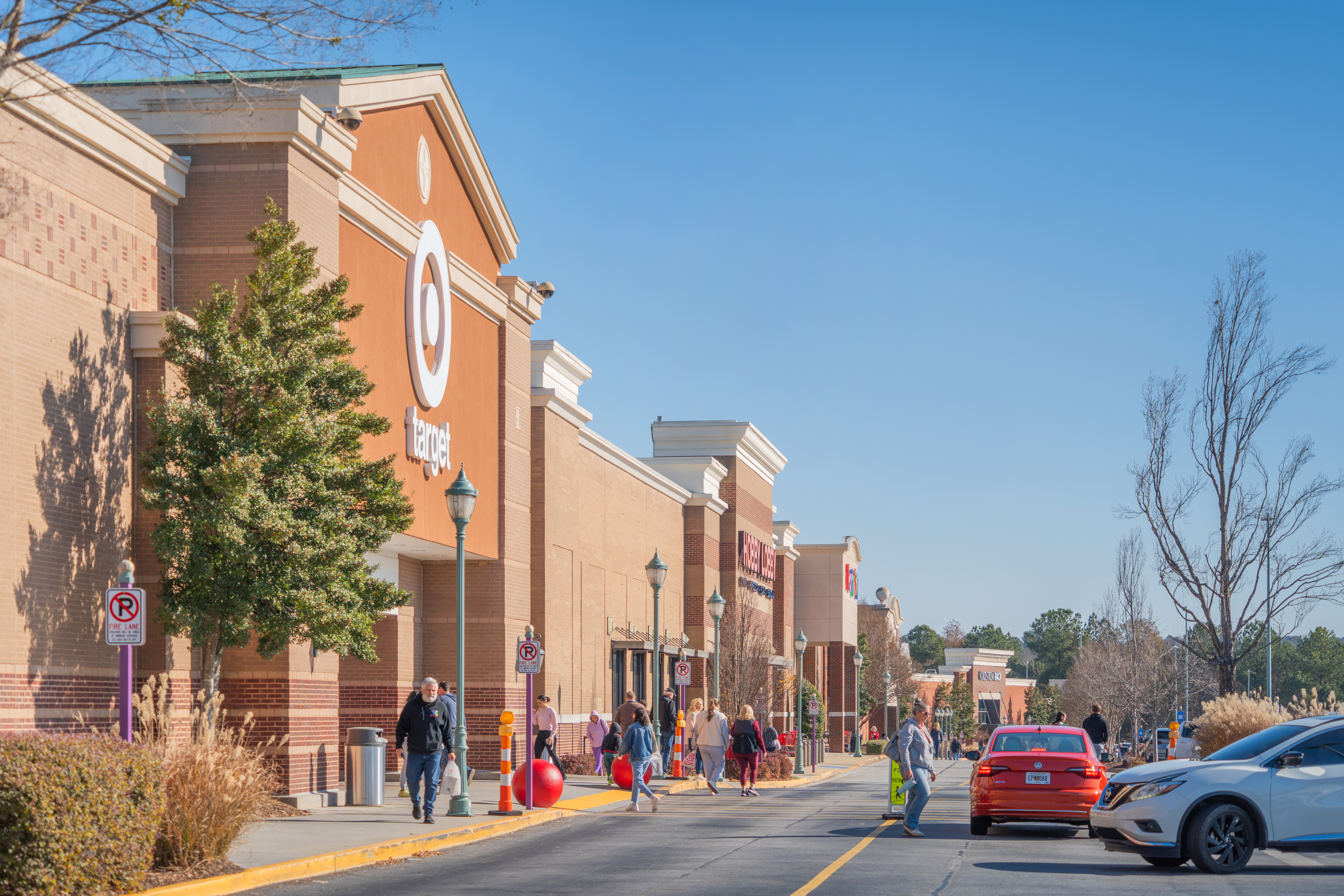 Georgia Crossing is 100% leased to a mix of national retailers. (JLL)