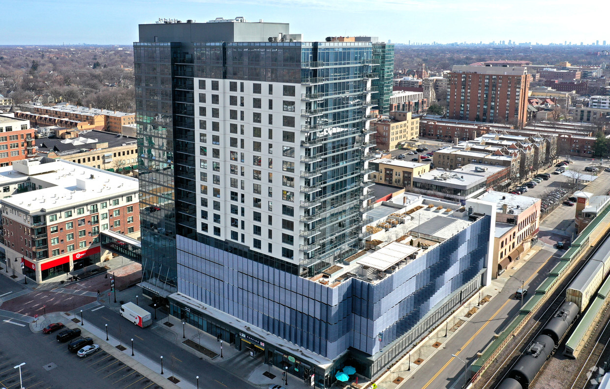 An affiliate of FPA Multifamily has paid more than $60 million for the Emerson apartment building in Oak Park, Illinois. (Dulce Rodriguez/CoStar)