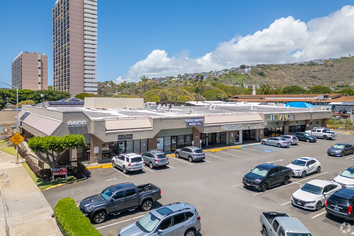 Keiki Republic is opening up a location in this retail center at 4400 Kalanianaole Highway. (CoStar)