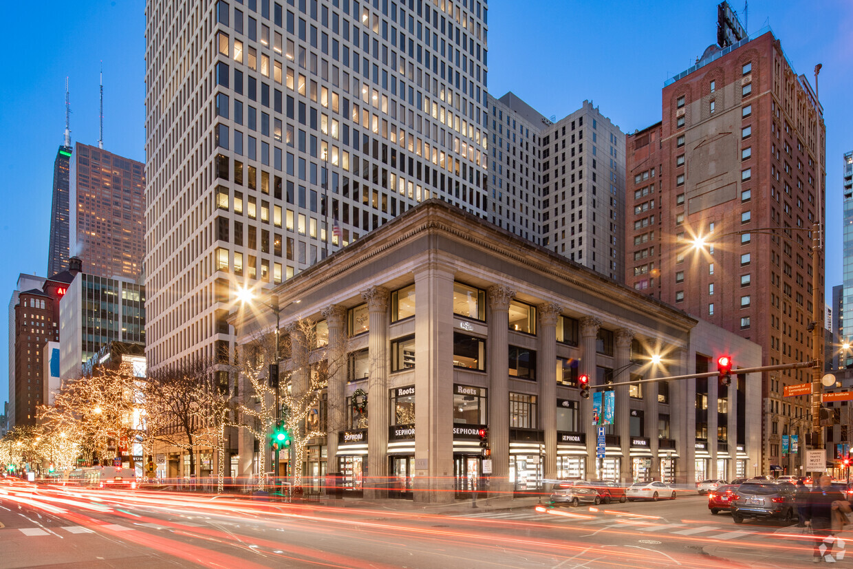 The four-story building at 605 N. Michigan Ave. in Chicago has been sold. (Justin Schmidt/CoStar)