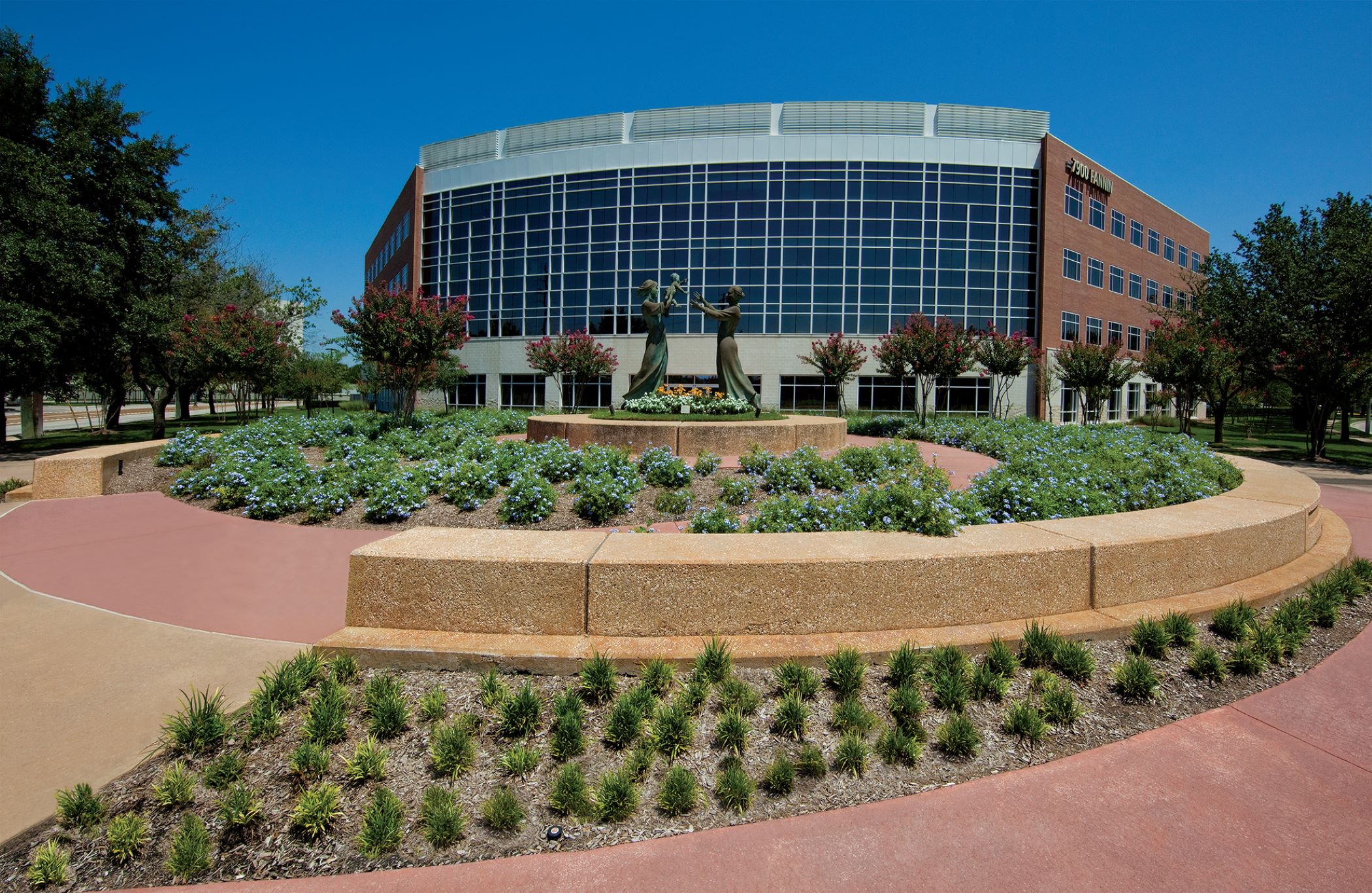 7900 Fannin was one of the 18 medical office buildings Healthcare Realty Trust acquired in the Houston area in July 2022. Healthcare Realty Trust hired CBRE to manage the leasing of its Houston portfolio. (CBRE)