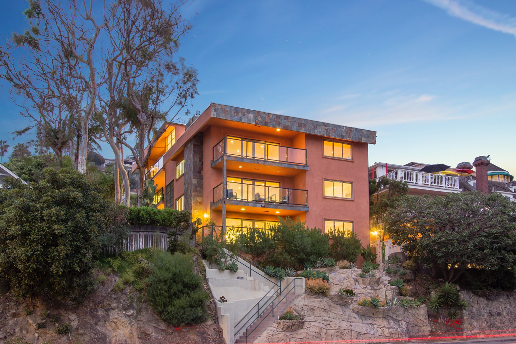 The eight-unit multifamily property at 2442 South Coast Highway in Laguna Beach, California, has sold. (CoStar)