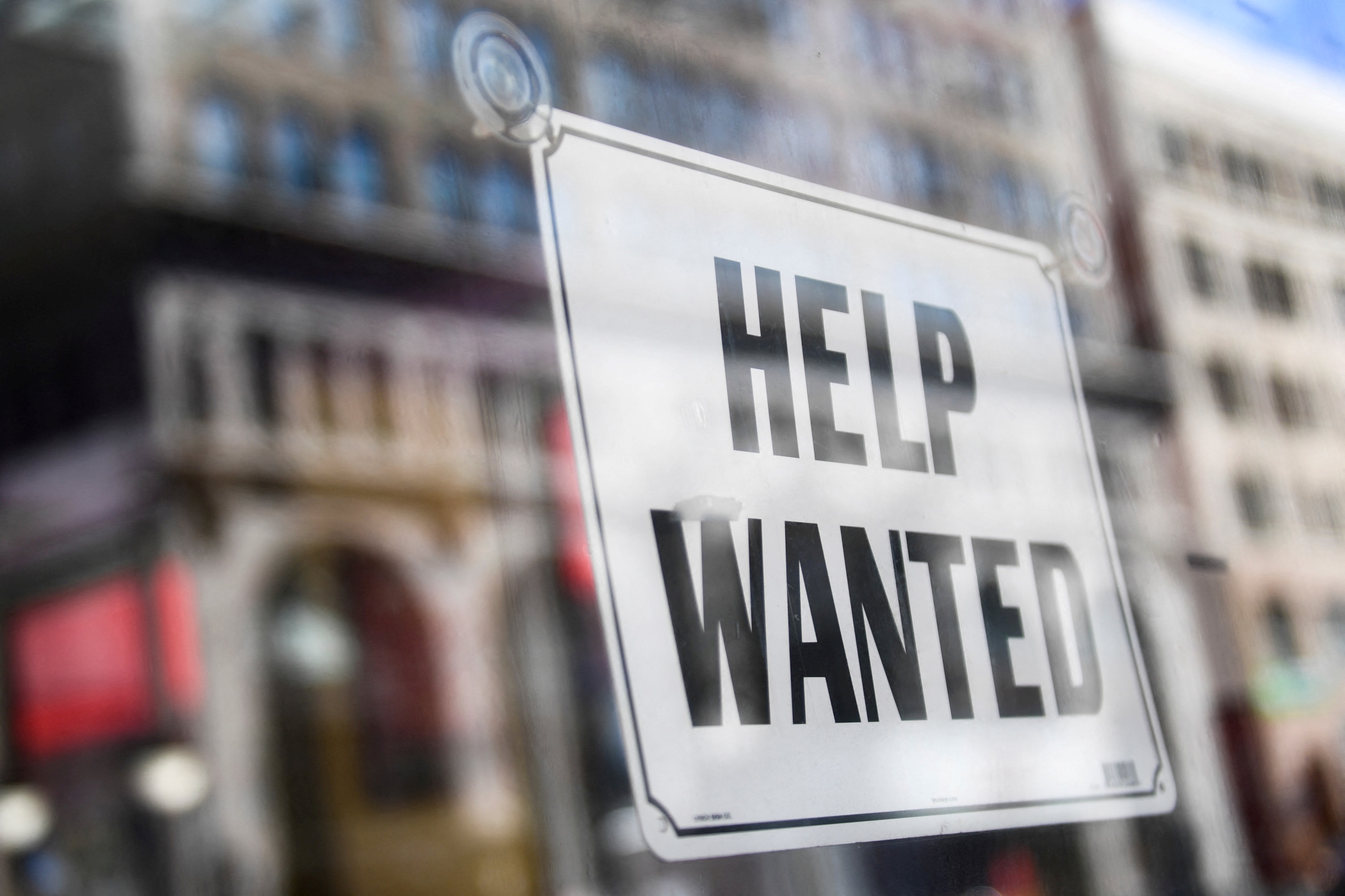 Economic forecasters predict declining growth in gross domestic product over the next two years, according to the Federal Reserve Bank of Philadelphia. (Getty Images)