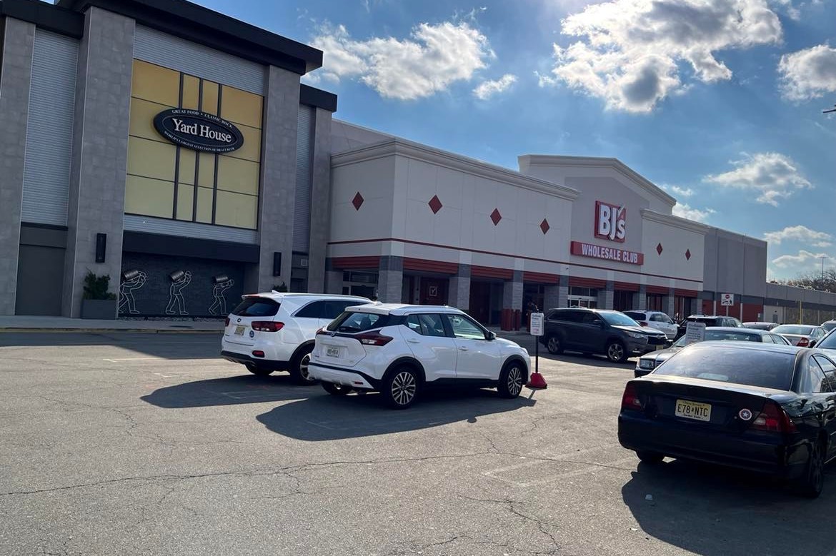 The new BJ's Wholesale Club at New Jersey's Willowbrook mall is next to a Yard House restaurant. The eatery and the store, as well as a Dave & Buster's, now occupy a former Sears anchor store location. (Linda Moss/CoStar)