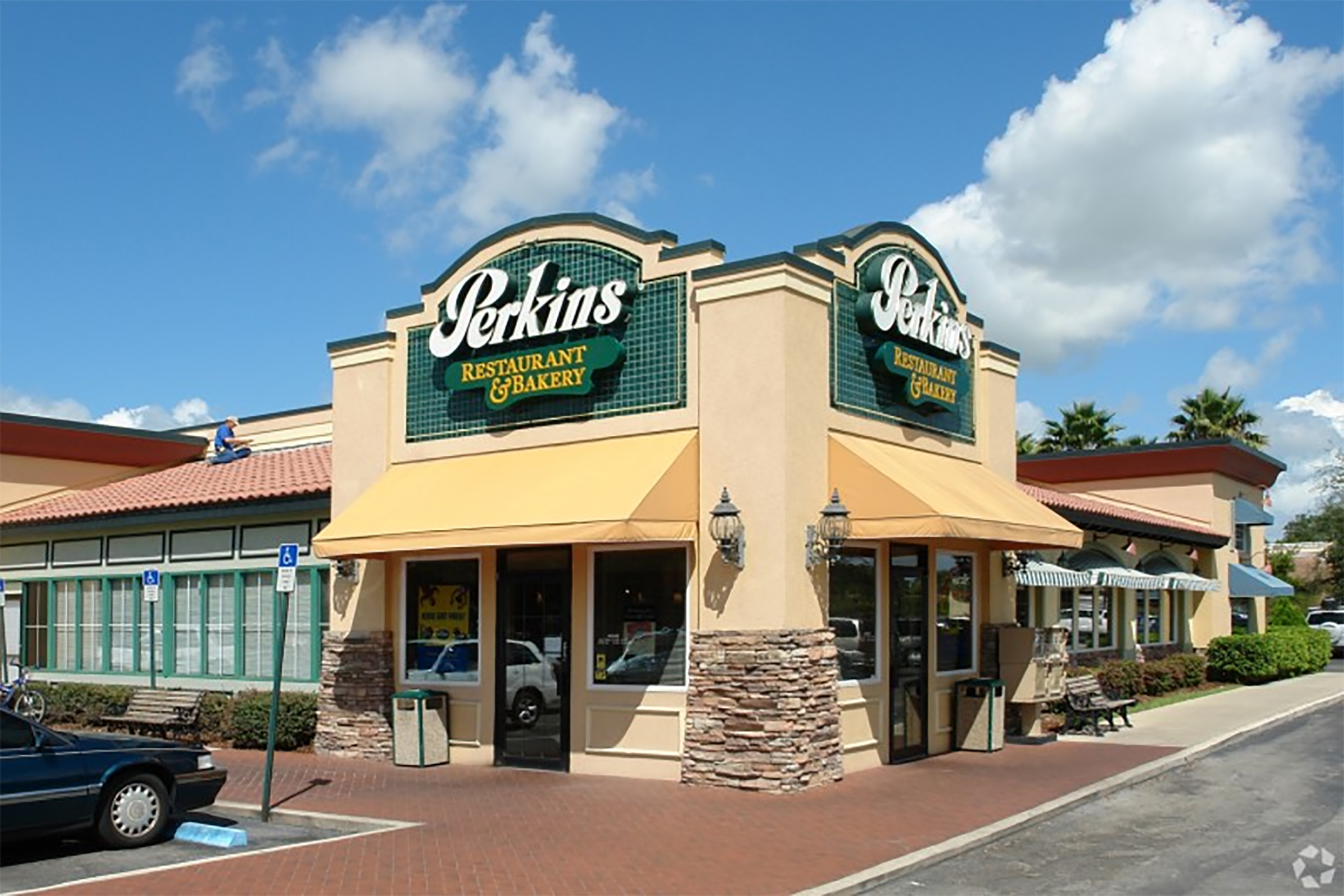 Huddle House Pays Tab to Buy Perkins