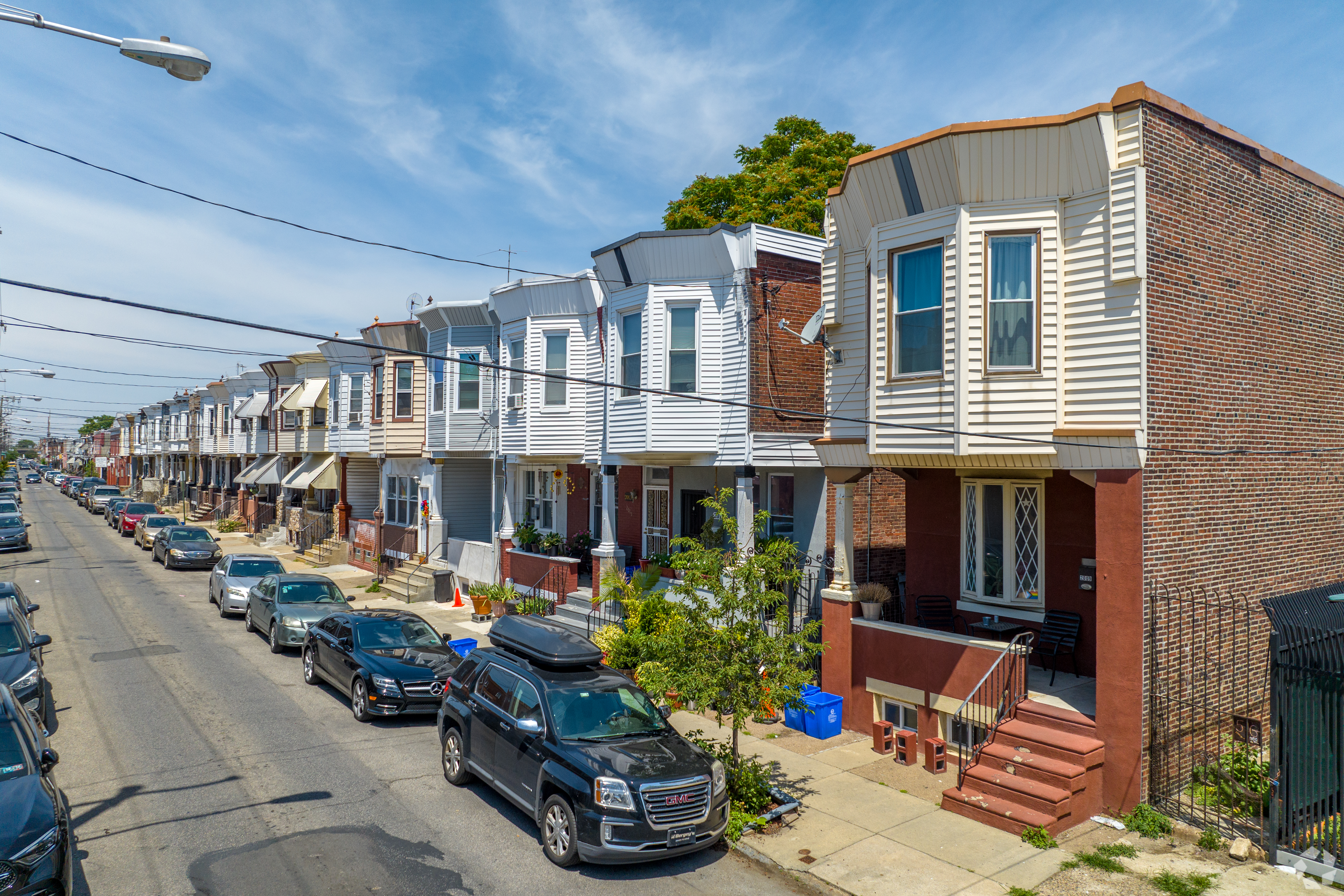 Rowhouses along a residential street in South Philadelphia. (CoStar).