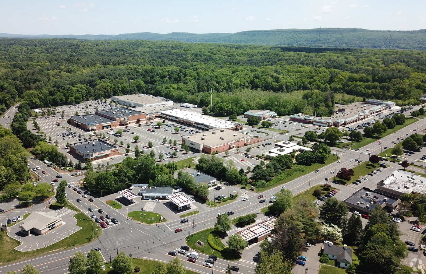 New York Investor Buys GroceryAnchored Shopping Center in Simsbury