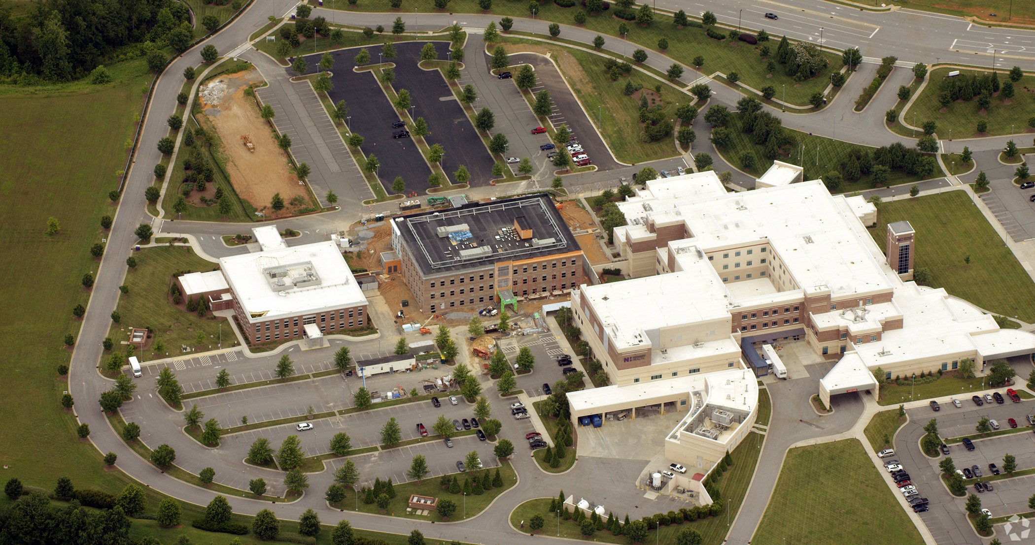 Novant Health agreed to a sale-leaseback of two medical office buildings located on the campus of Kernersville Medical Center near Winston-Salem, North Carolina. The two medical office buildings are shown to the left of the main hospital. (CoStar)