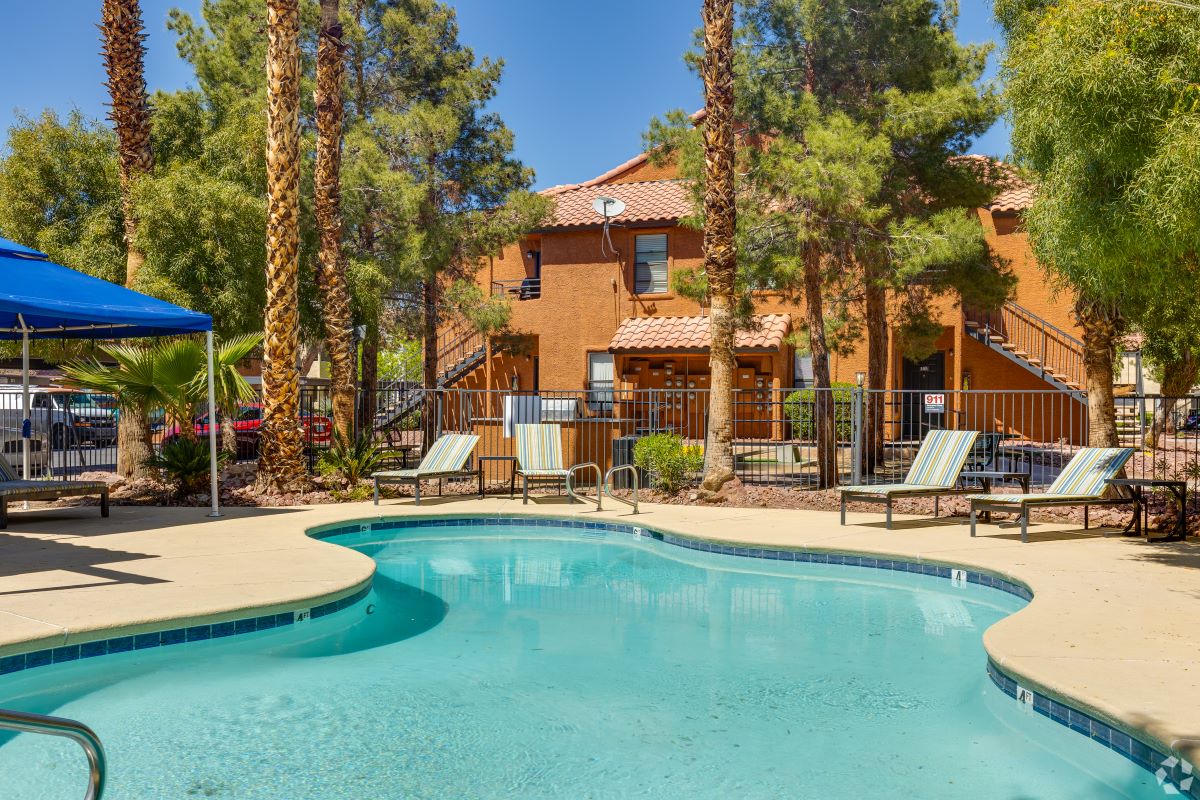 The sale of the Villa Del Rio in Las Vegas adds to a surging transaction market in the city that has risen more than 60% over the past year and more than 700% quarter over quarter. (CoStar)