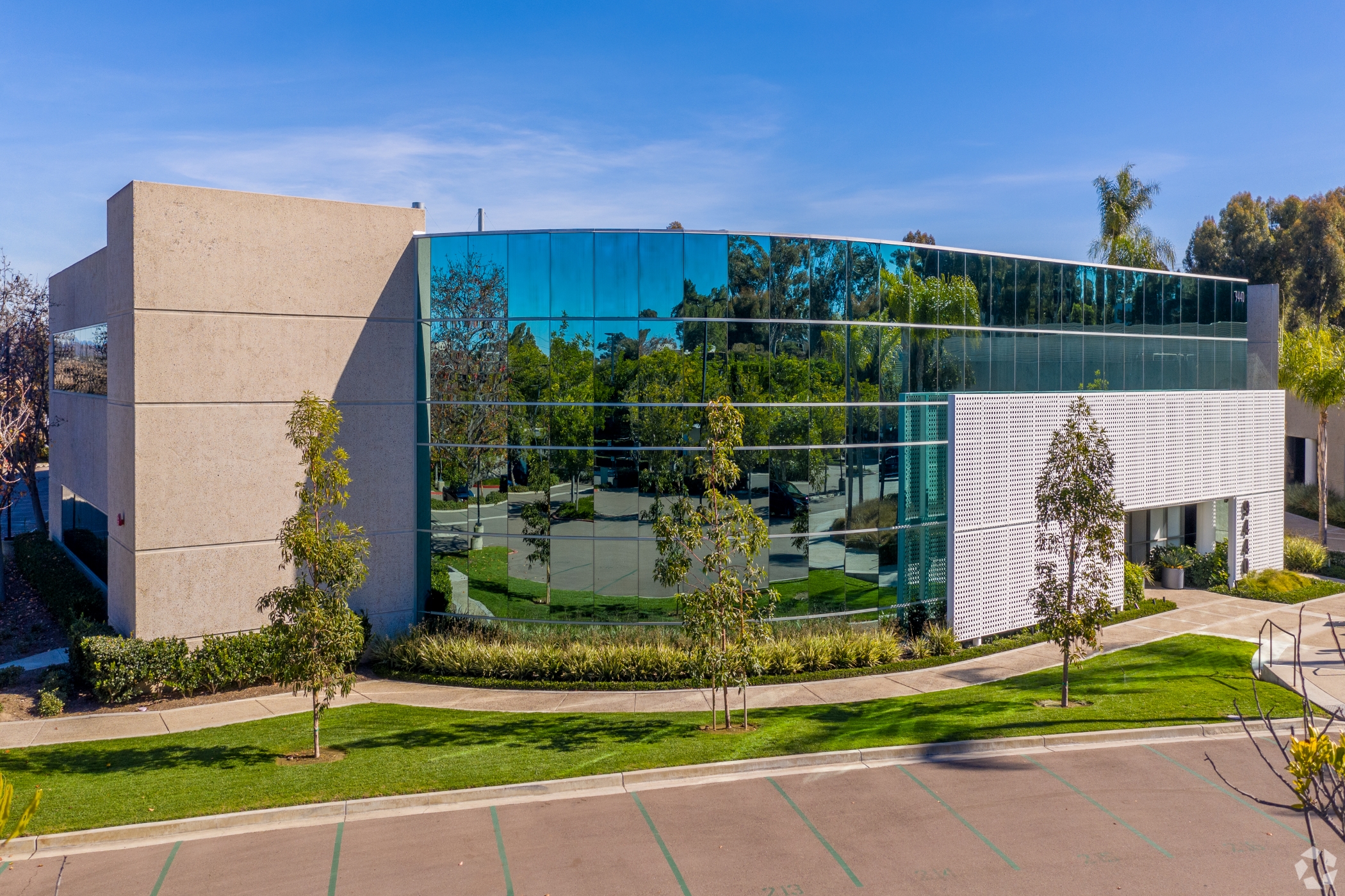 Biotech firm Thermo Fisher Scientific is shutting this San Diego facility and two others operated by a subsidiary that makes coronavirus test materials. They are among closings nationwide. (CoStar)