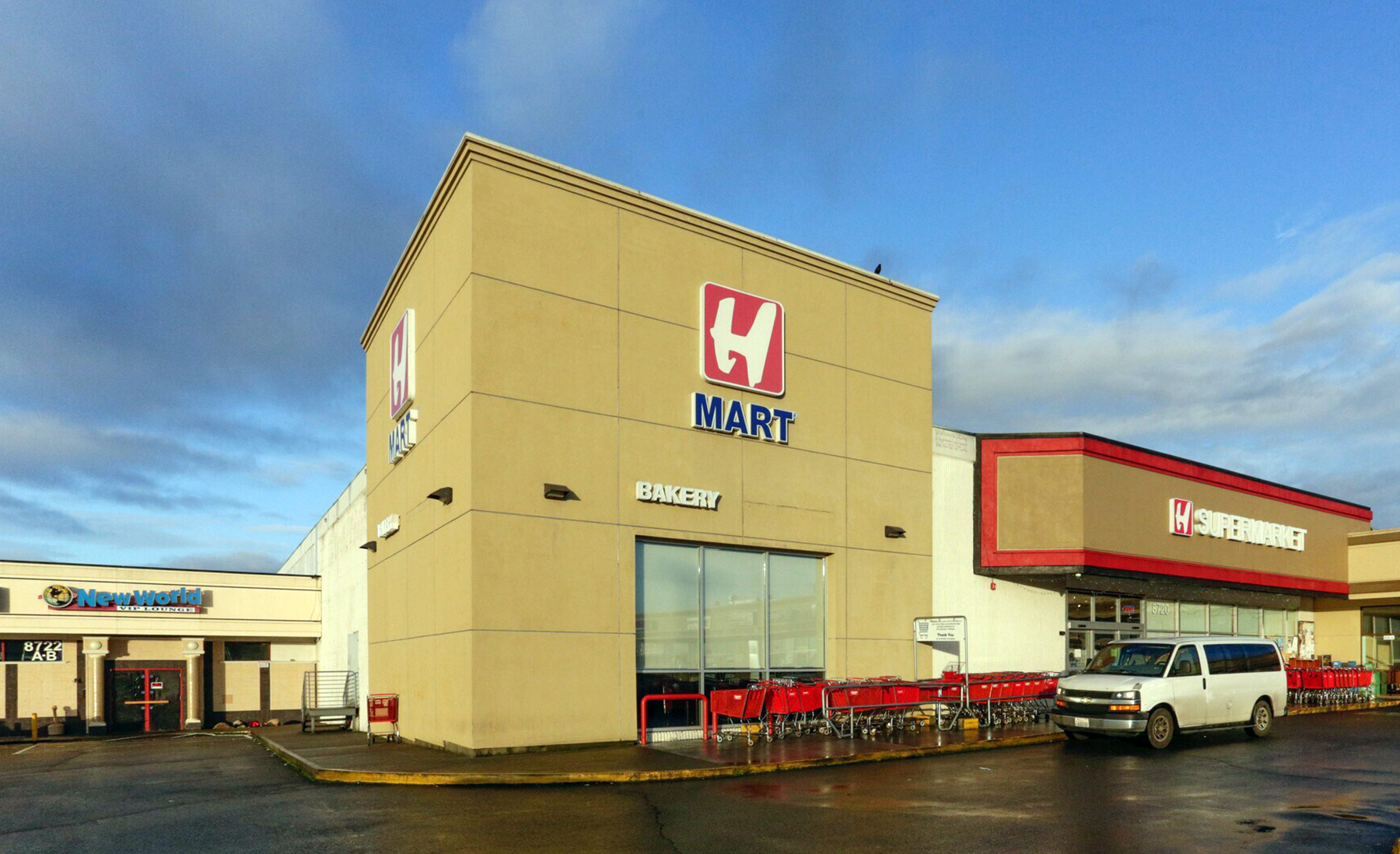 H Mart opened this store in Lakewood, south of Seattle, in 2018. (CoStar)