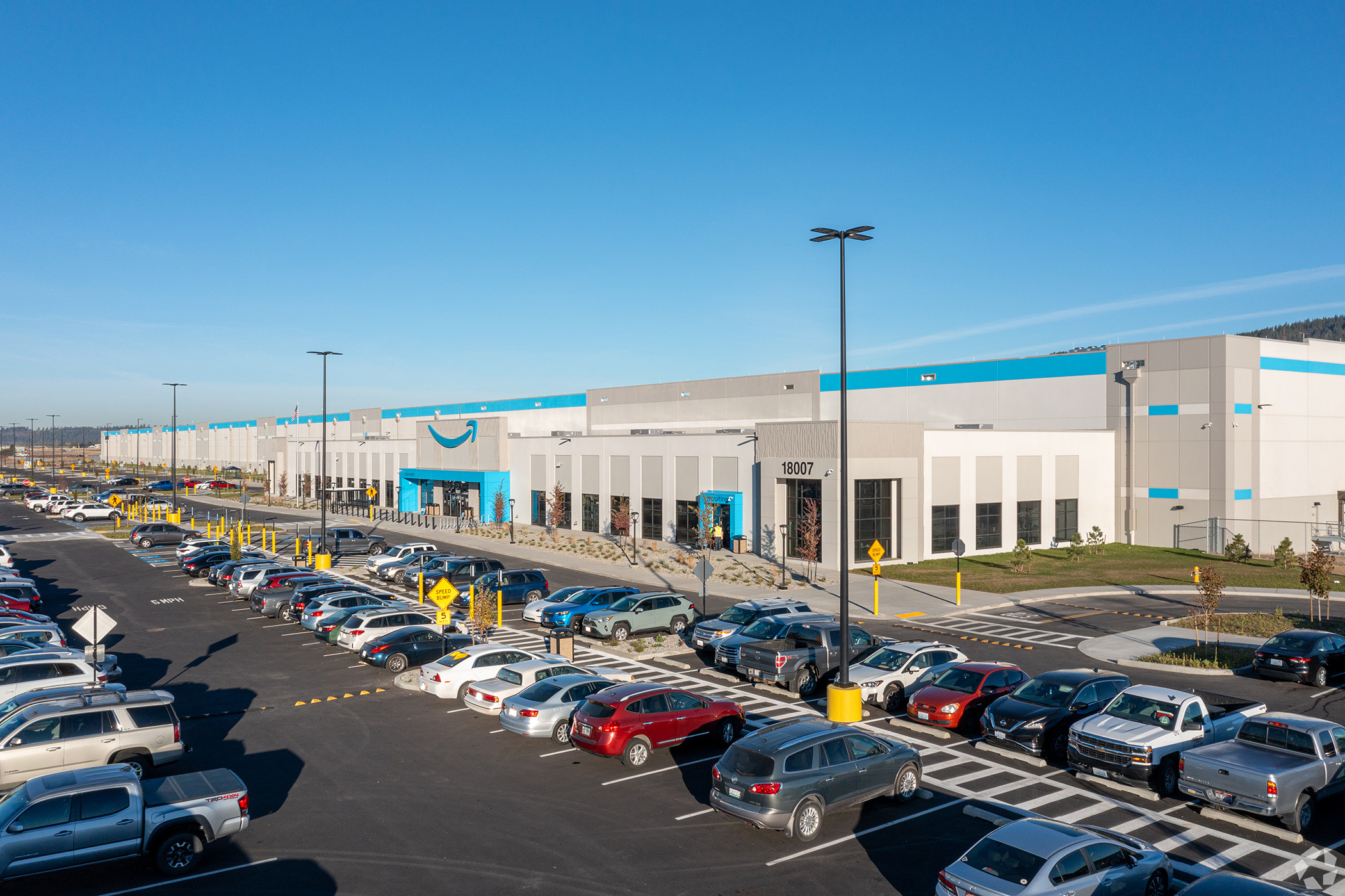 Amazon's 1.3 million-square-foot fulfillment center in Spokane Valley, Washington, is part of a portfolio refinancing. (CoStar)