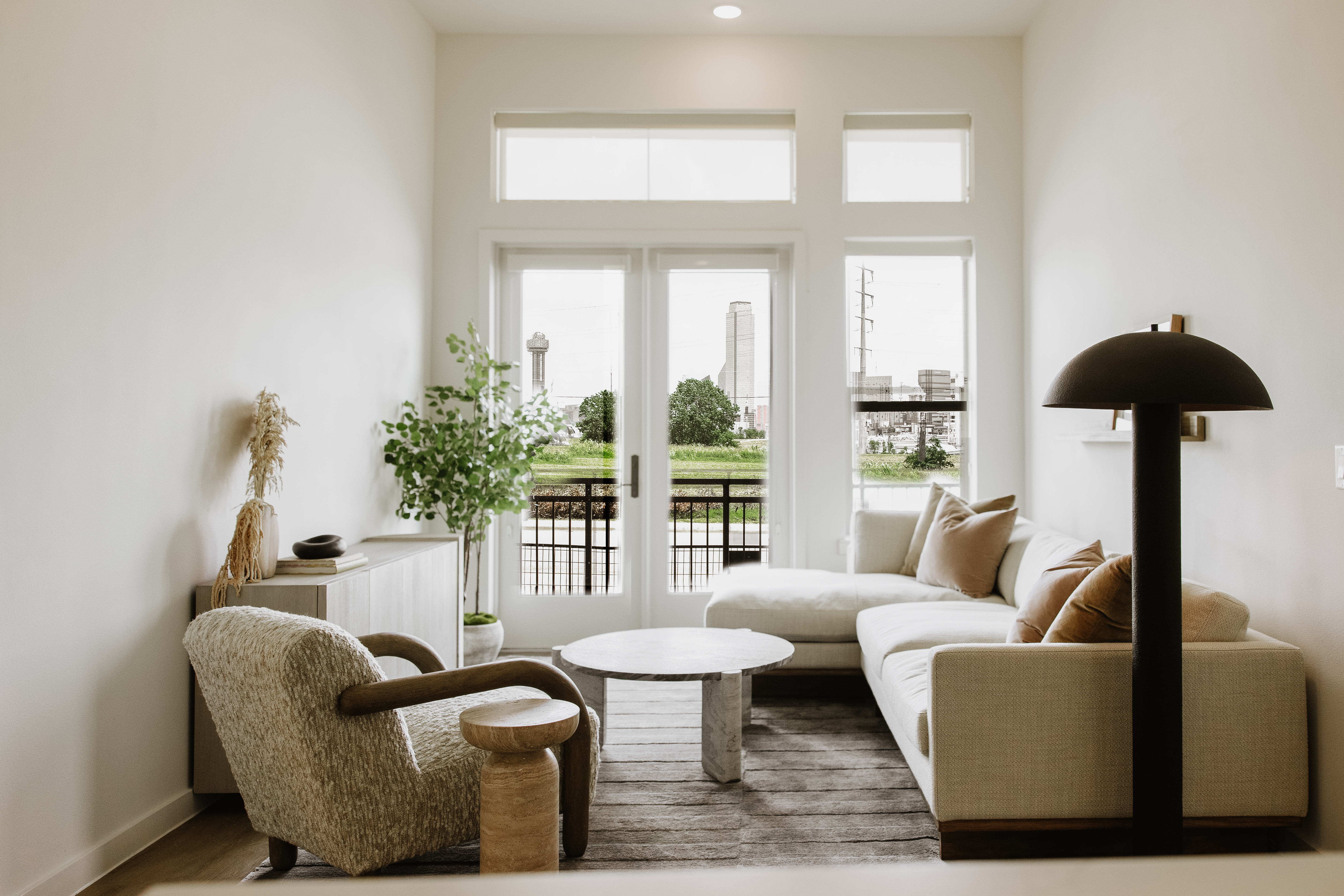 The first-floor apartments at Oakhouse in Dallas' Oak Cliff neighborhood have views of downtown Dallas. (Mintwood Real Estate)
