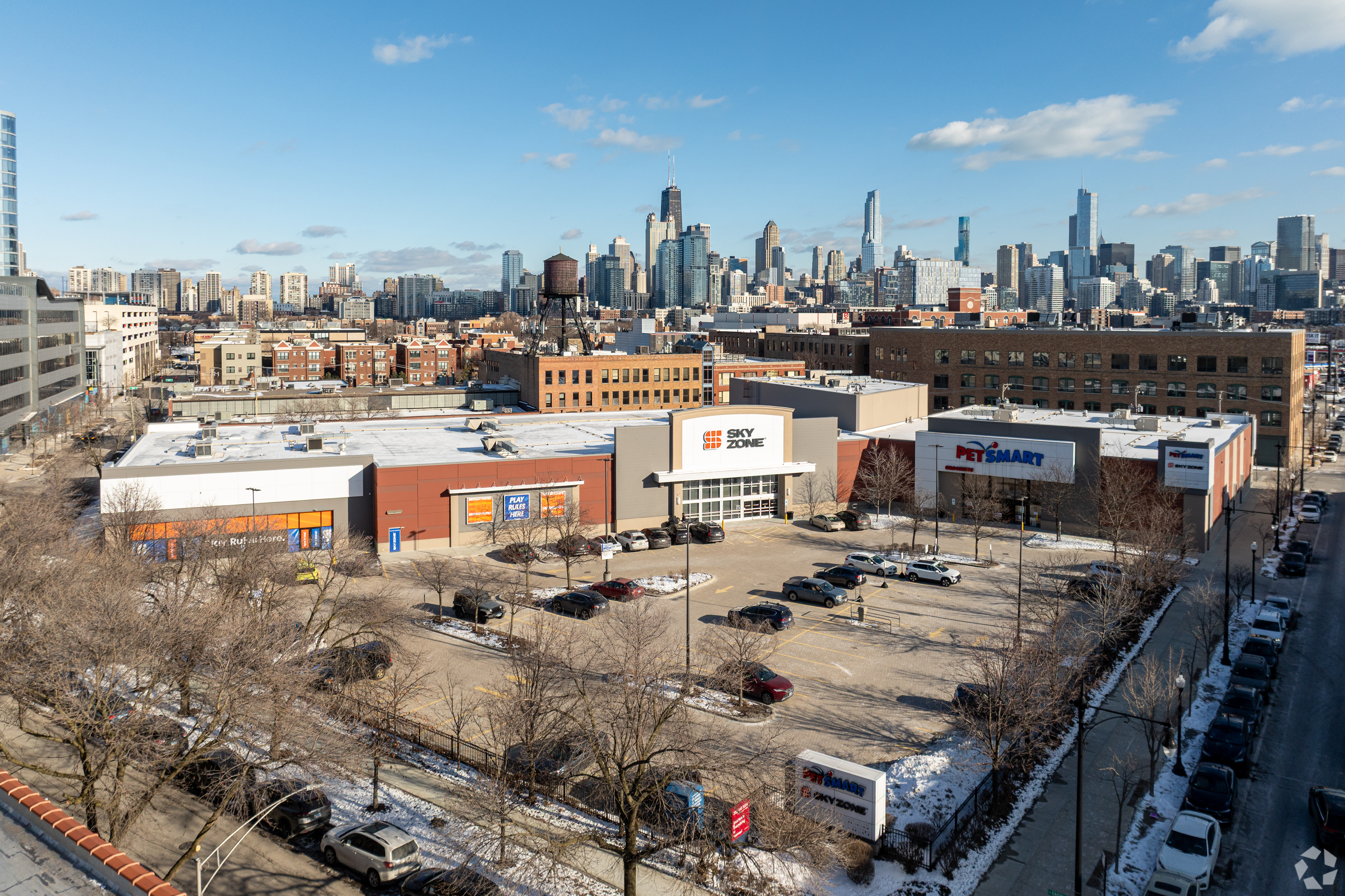The Kingsbury Center on Chicago's North Side is for sale. (Brett Bulthuis/CoStar)