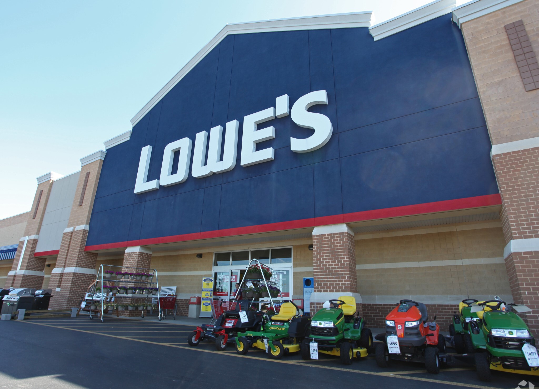 Lowe's reported lower consumer spending on do-it-yourself projects and big-ticket items like appliances and outdoor equipment. (CoStar)