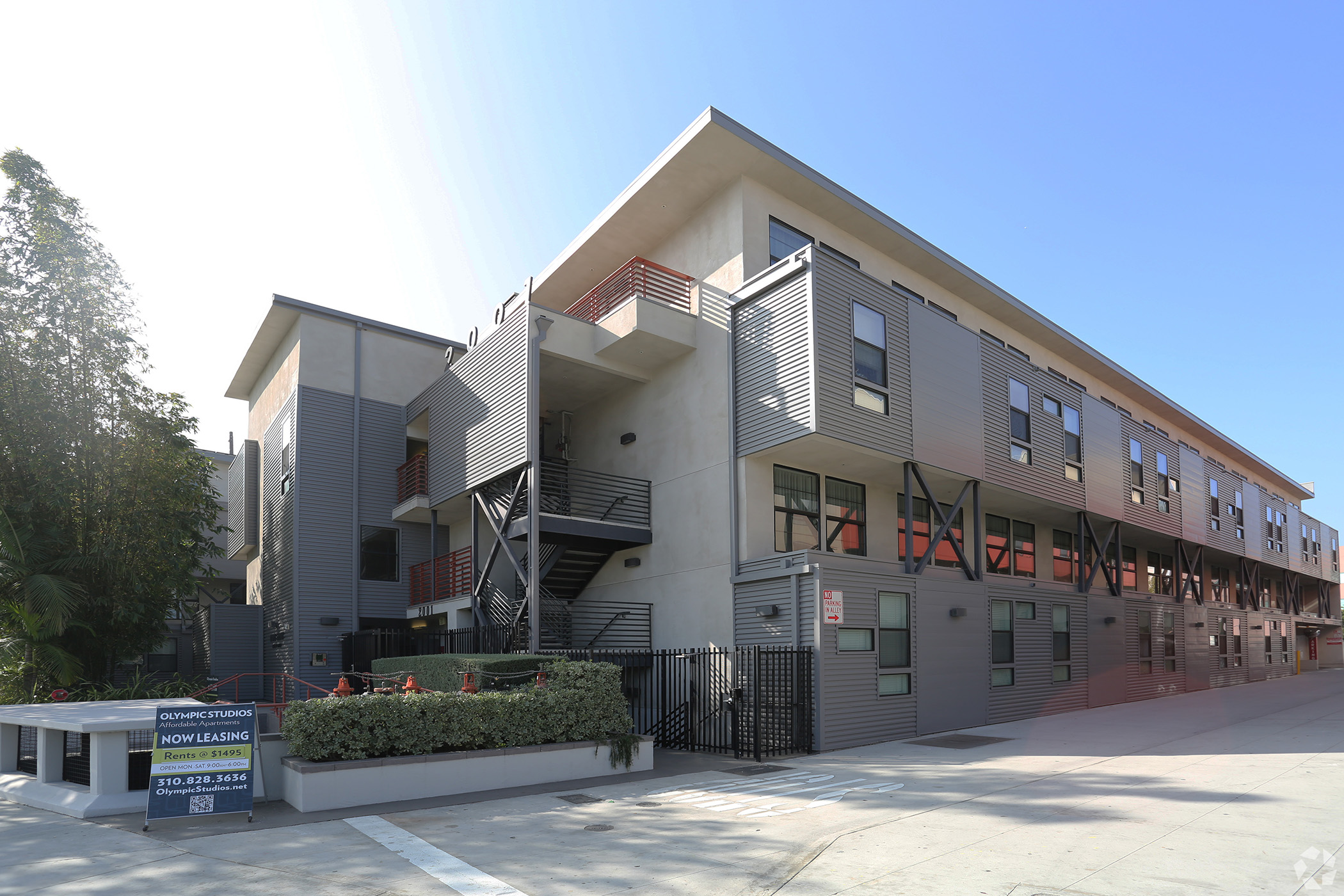 The 165-unit Olympic Studio Lofts in Santa Monica, California, is among the properties backing the largest loan in Ready Capital’s latest bond offering. (CoStar)
