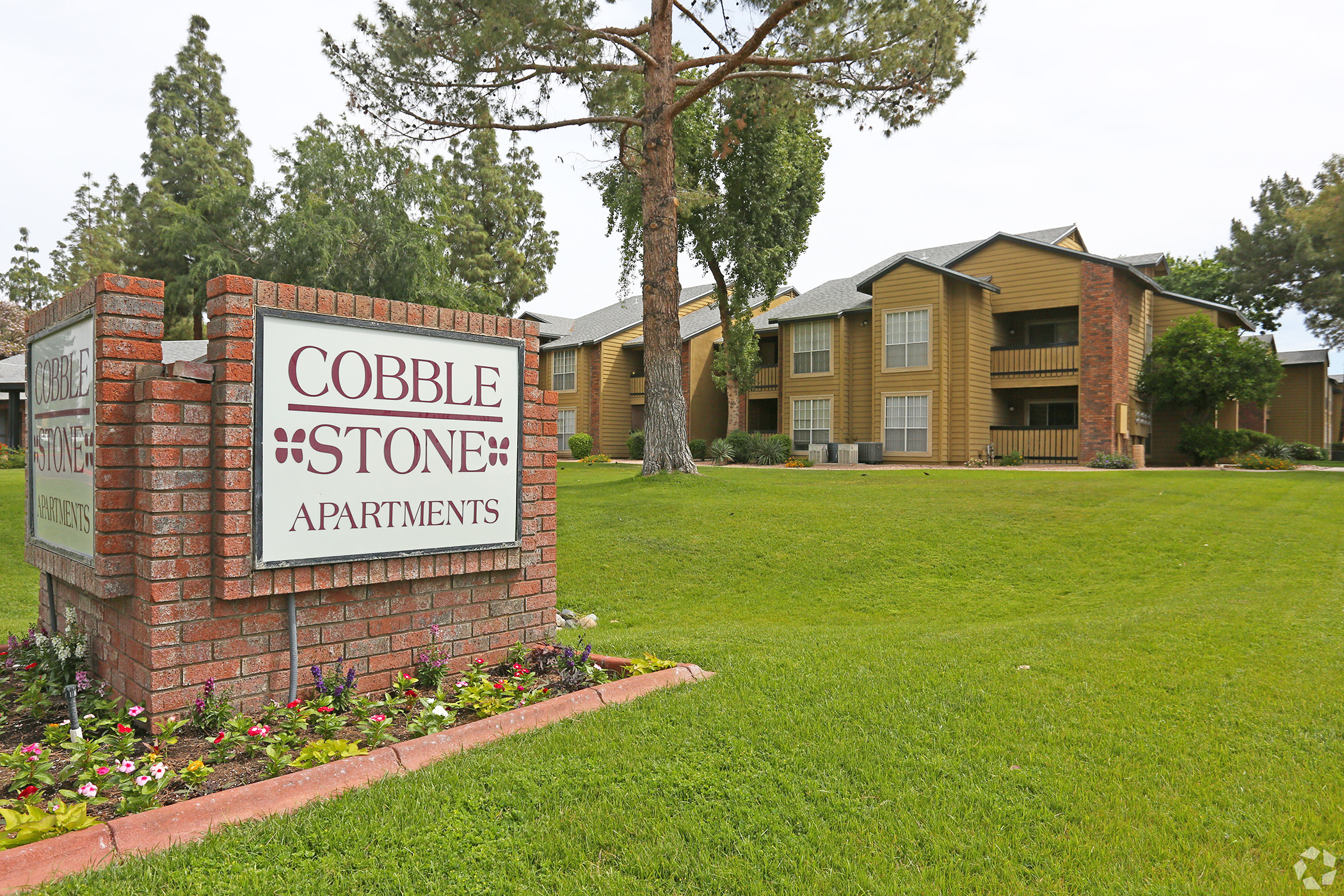 The Cobblestone Apartments in Phoenix was built in 1980. (CoStar/Tim Nelson)