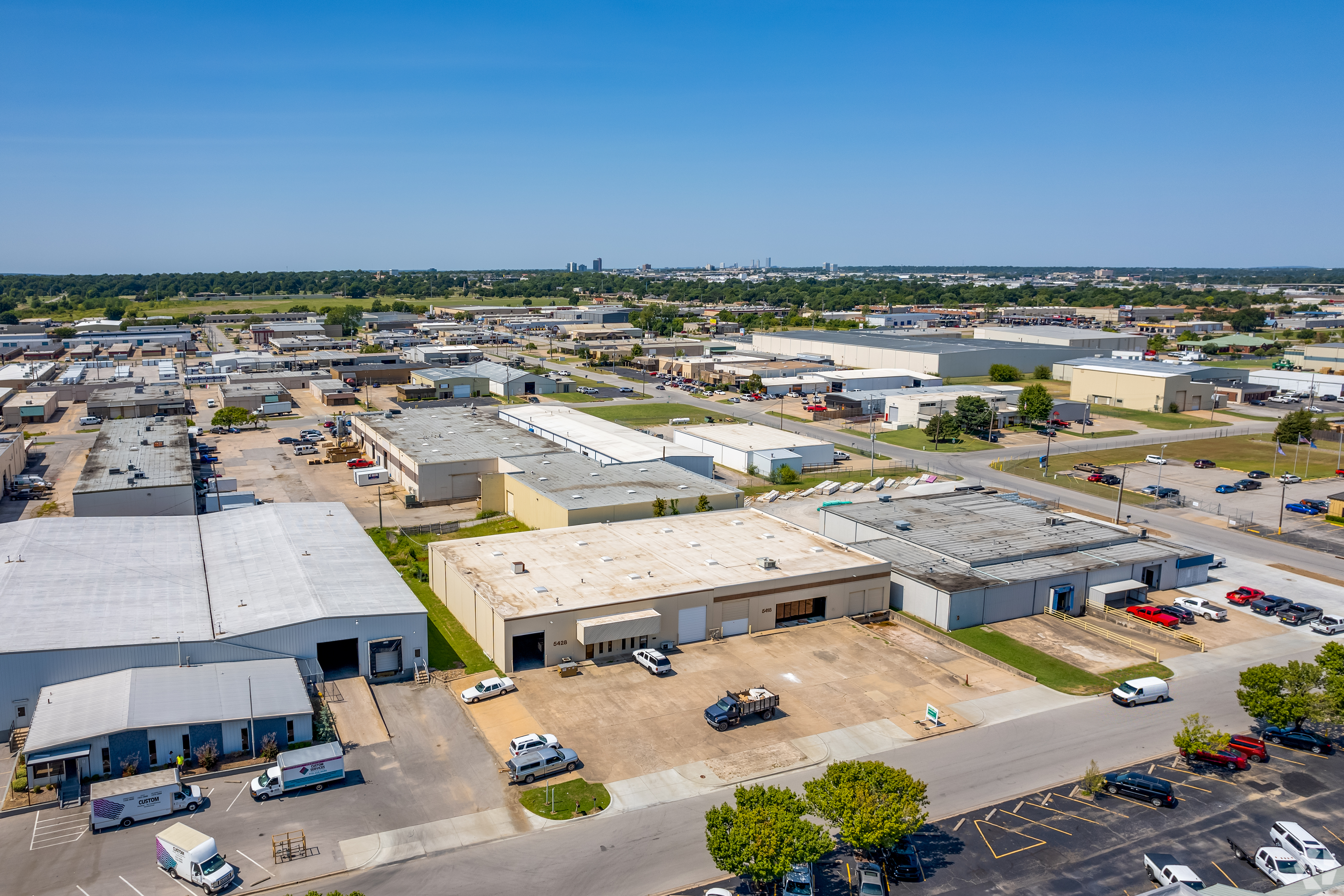 HVAC equipment wholesaler Johnstone Supply leased 8,300 square feet at 5418-5426 101<sup>st</sup> East Ave. in Tulsa, Oklahoma during late 2024. The space was on the market for less than three months, reflecting the continued strong demand for small bay industrial space. (Justin Prokop/CoStar)<br />” width=”300″ height=”200″><br />
Chronic undersupply of small industrial spaces set to persist in the new year</p>

</article></div></div>                <footer class=