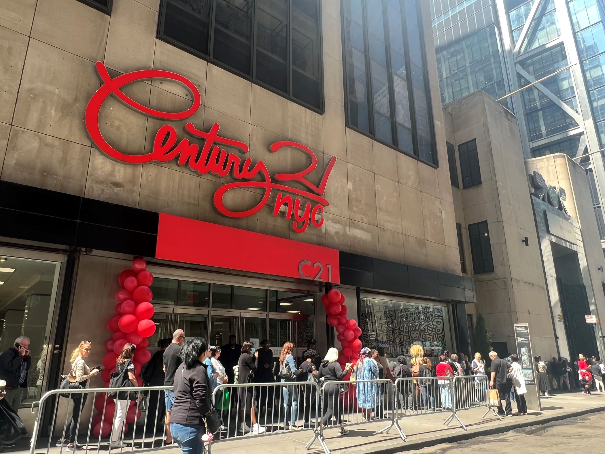 Century 21 reopened its lower Manhattan flagship Tuesday after a bankruptcy filing led it to shut its entire 13-store fleet in December 2020. (Andria Cheng/CoStar) 
