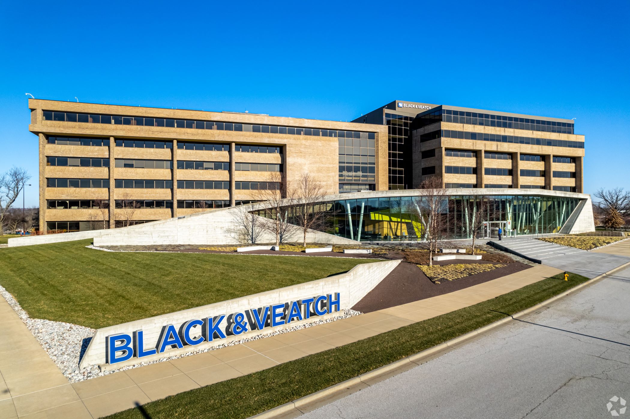 Black & Veatch's headquarters in Overland Park, Kansas. The company is opening a new recruiting office in the Houston suburb of Deer Park, Texas. (CoStar)