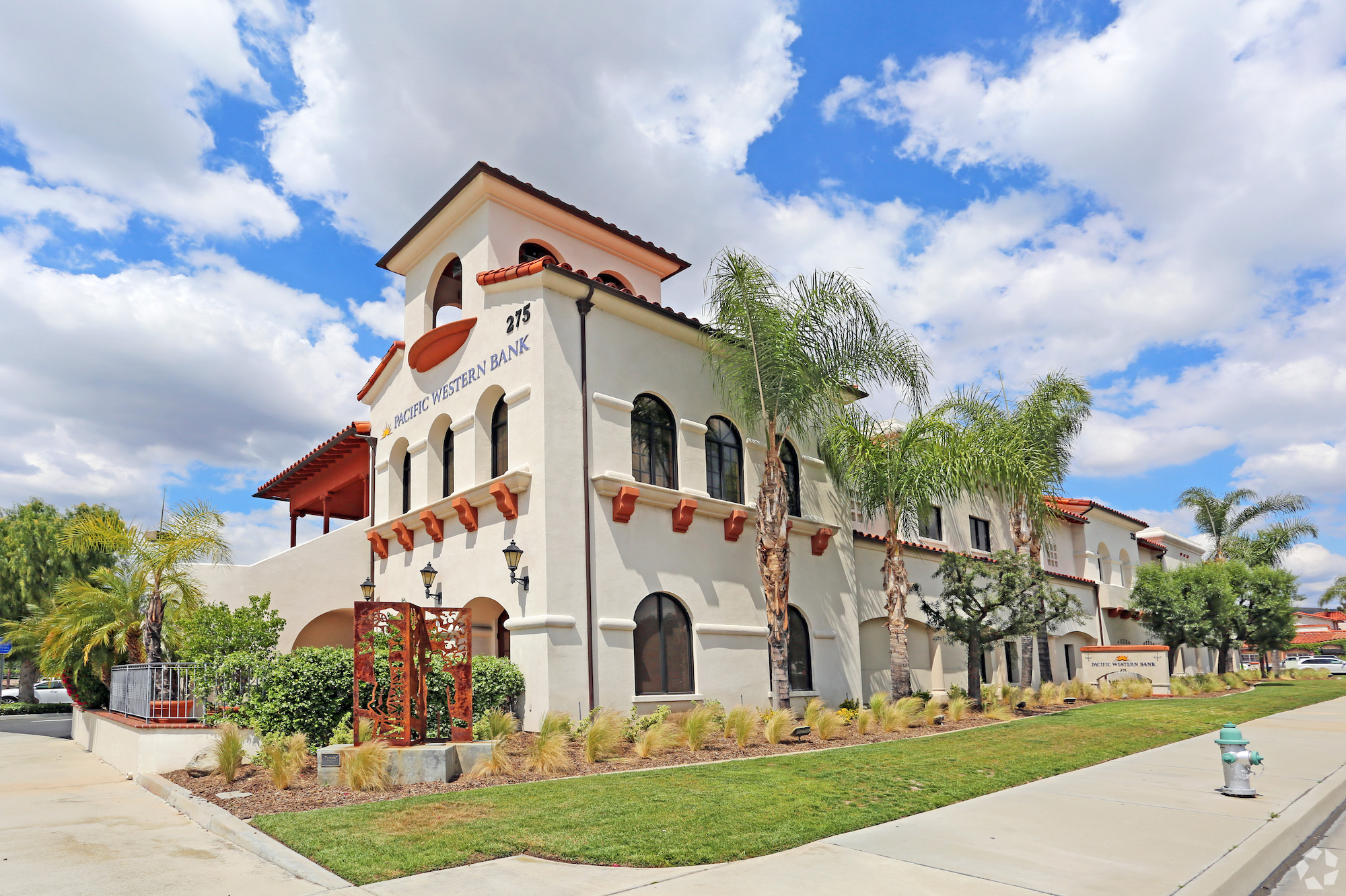 Here is a Pacific Western Bank in Brea, California. Toronto's Fairfax Financial Holdings is teaming up with Kennedy Wilson to buy the company's loan portfolio for US$2.1 billion. (CoStar)