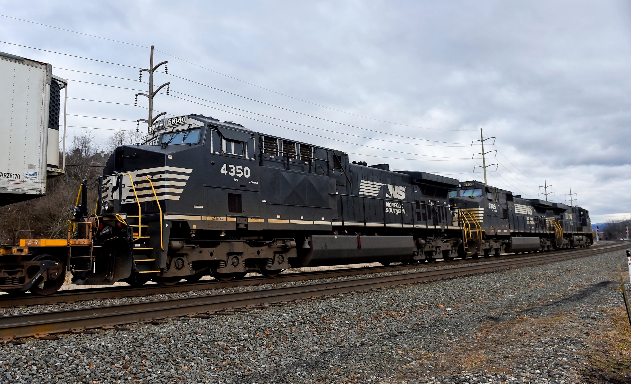 Retailers were among businesses cheering the move by Congress to avert a rail strike that was estimated to cost the U.S. economy $2 billion per day. (Getty Images)