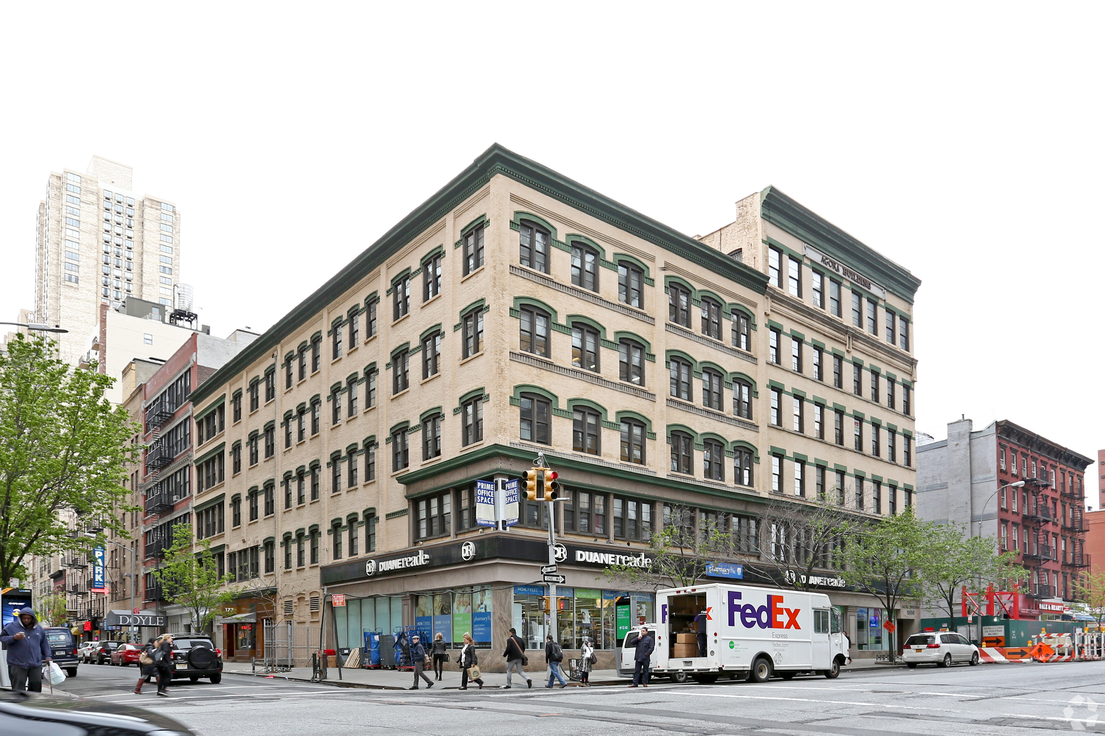 Barnes & Noble plans to return to Manhattan's Upper East Side with a store at 1556 Third Ave. (CoStar)