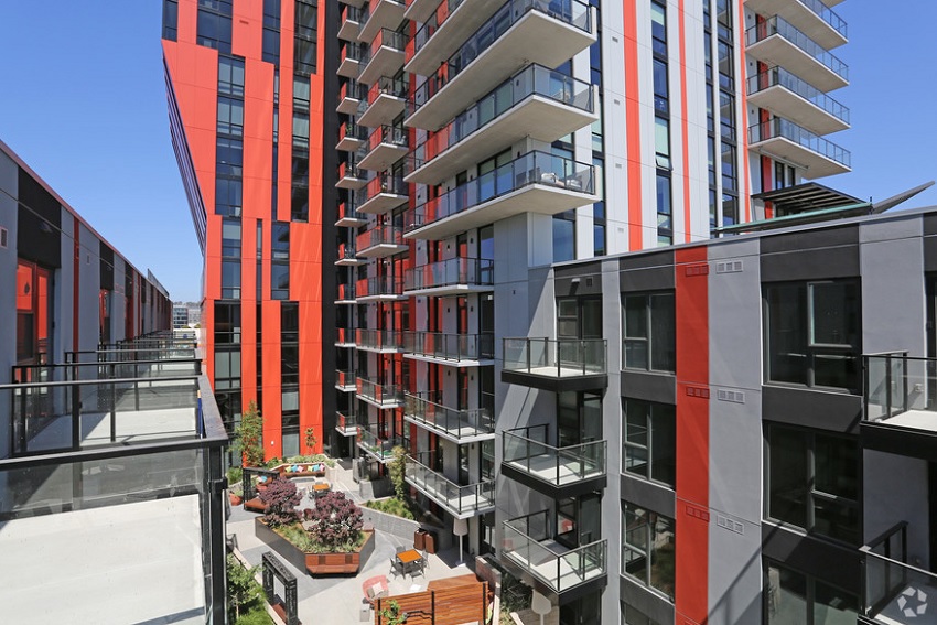The VUE Charlotte On 5th | Luxury Uptown Charlotte Apartments - Five-Star Apartment Buildings